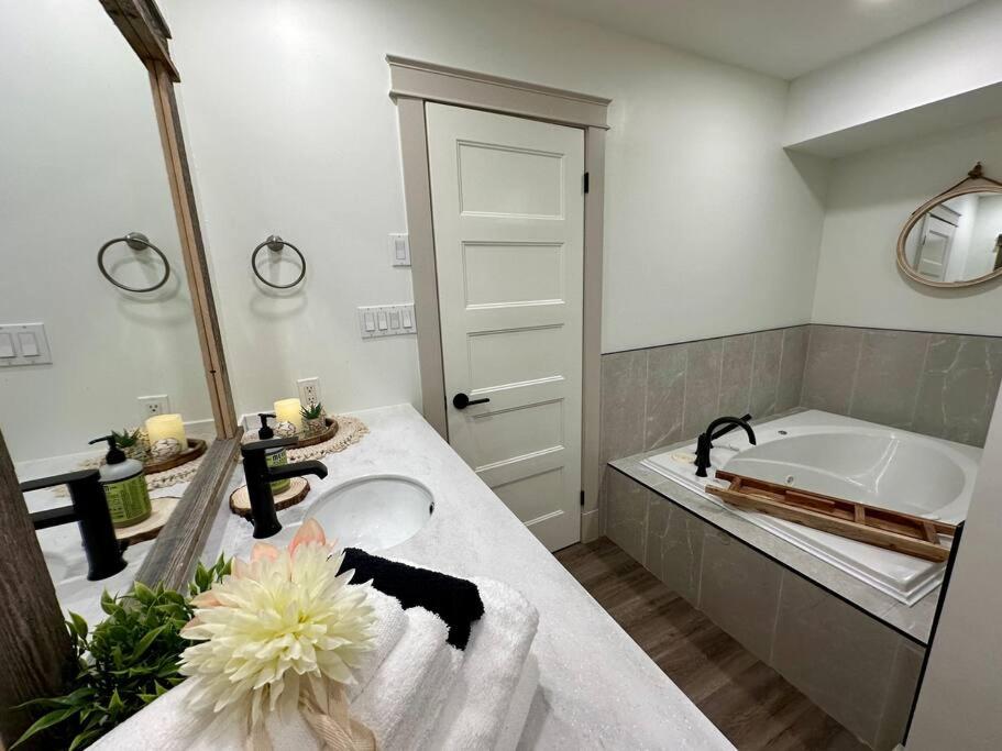 Beautiful tranquil centrally located condo