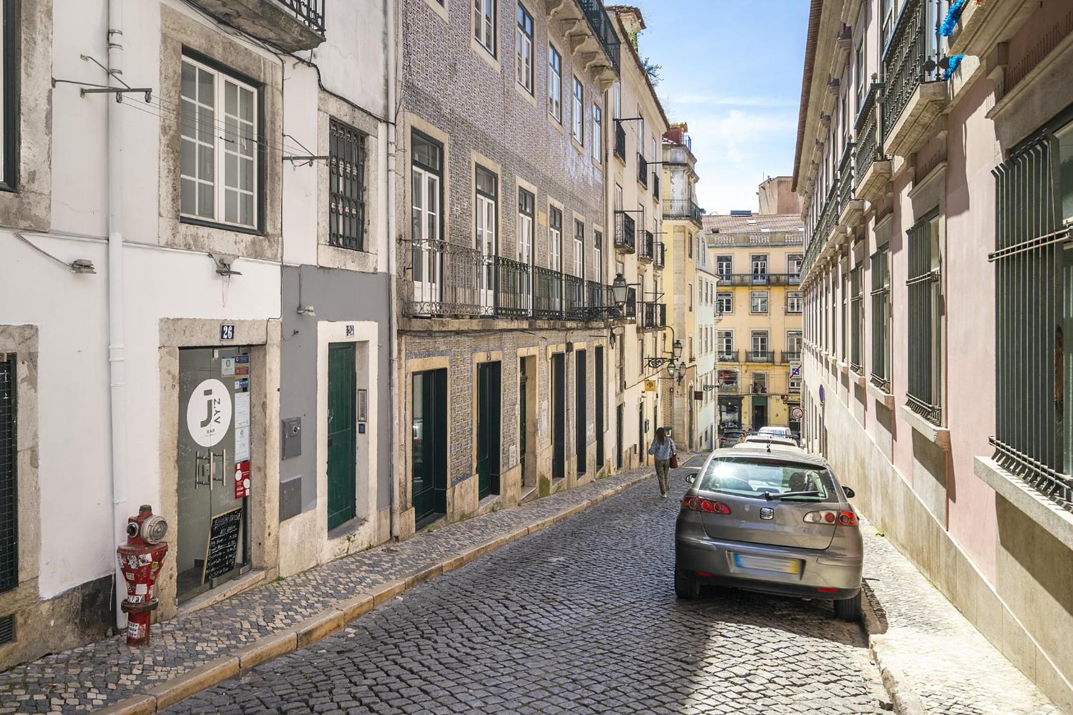 WHome Stylish Family Residence in the Heart of Chiado view 2