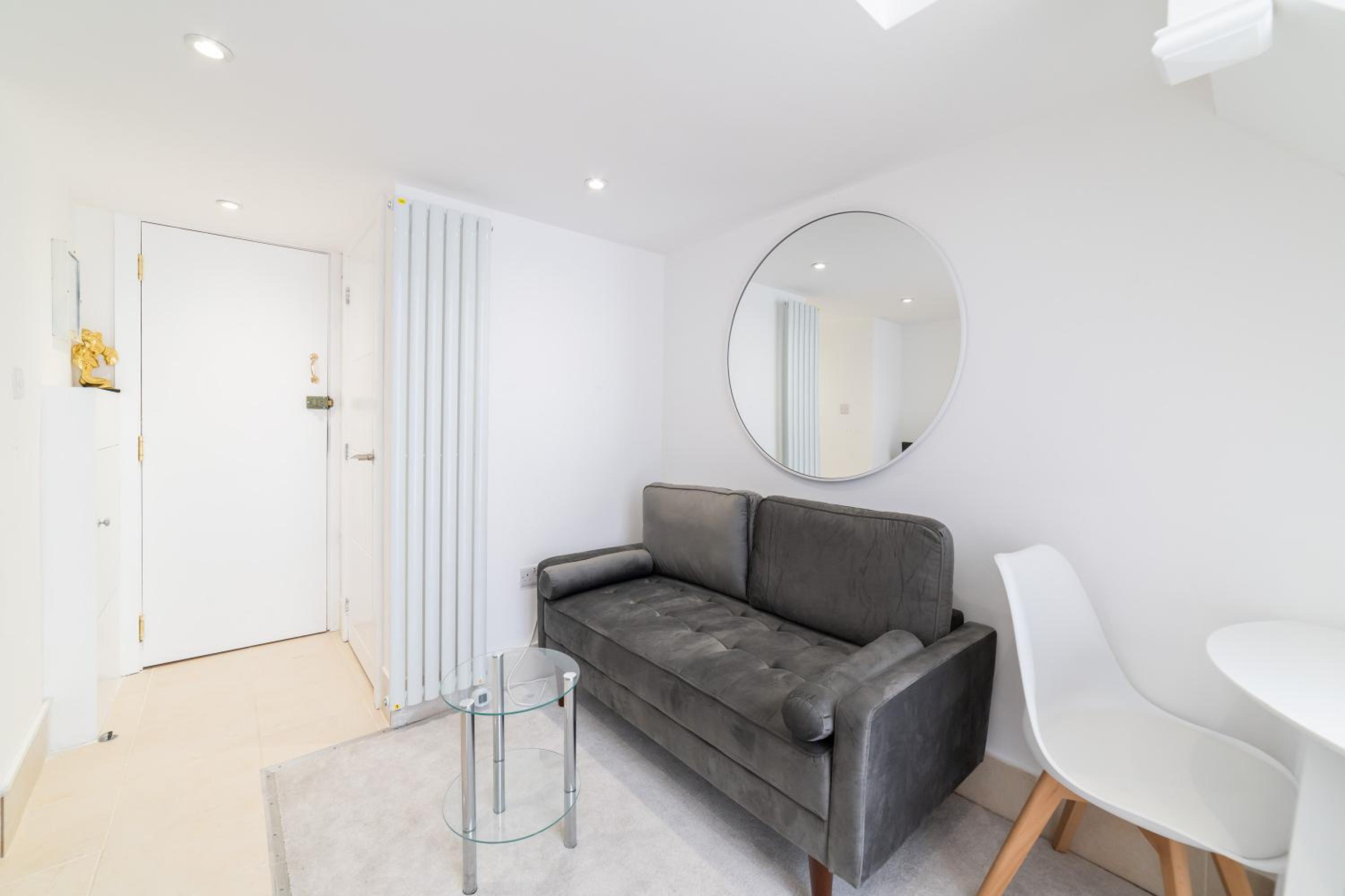 Cozy Studio in Queen's Garden