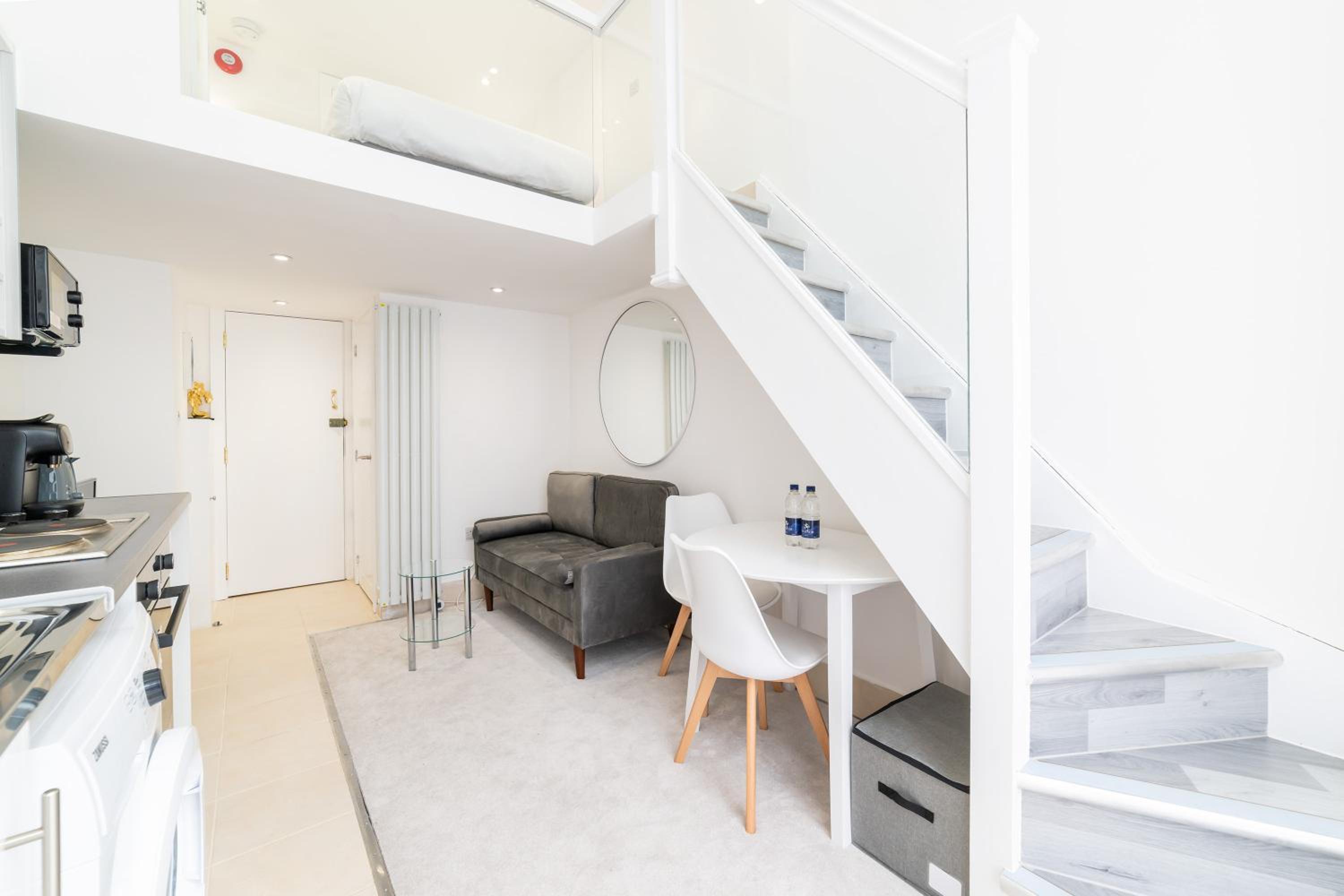 Cozy Studio in Queen's Garden