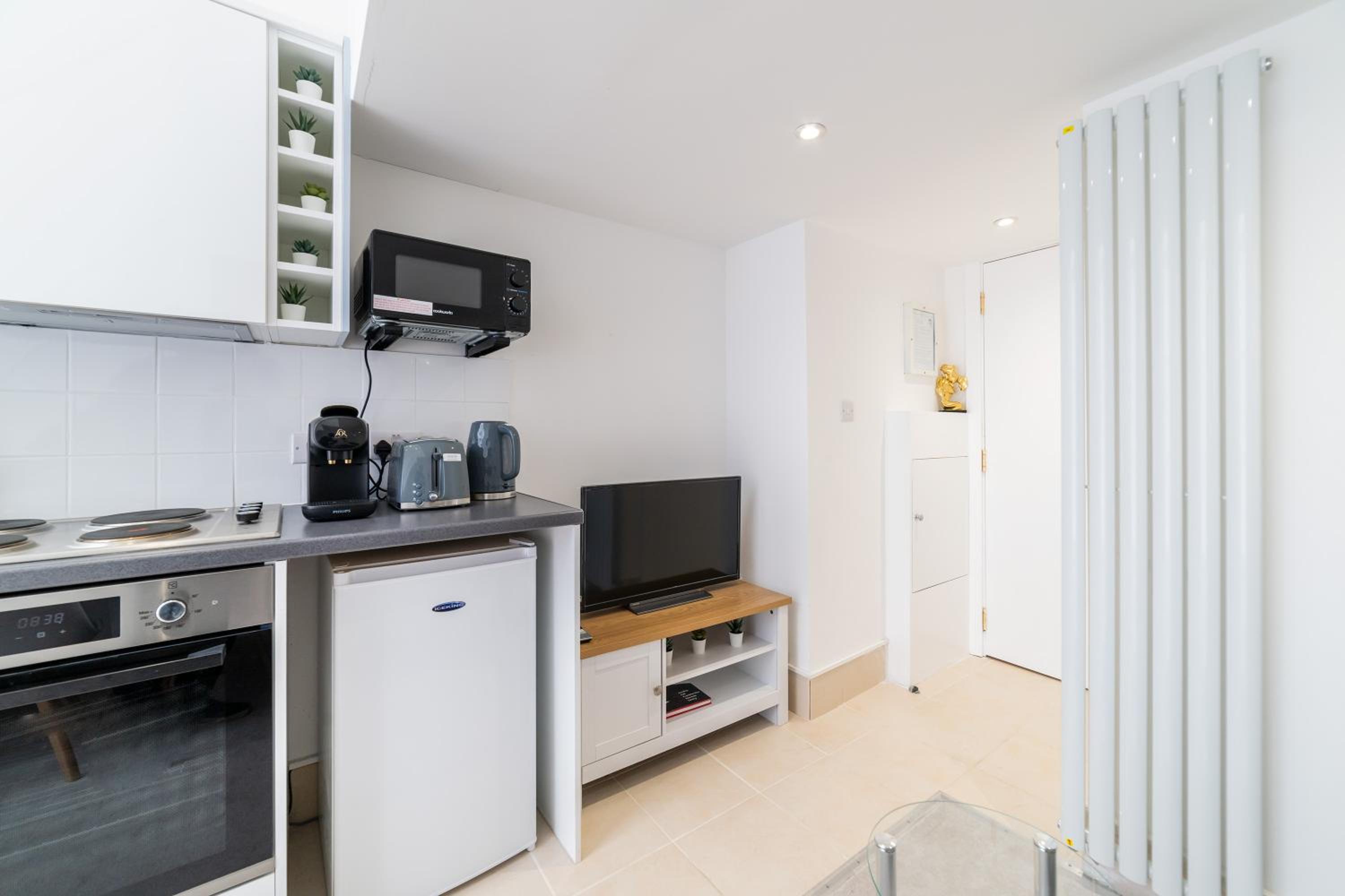 Cozy Studio in Queen's Garden