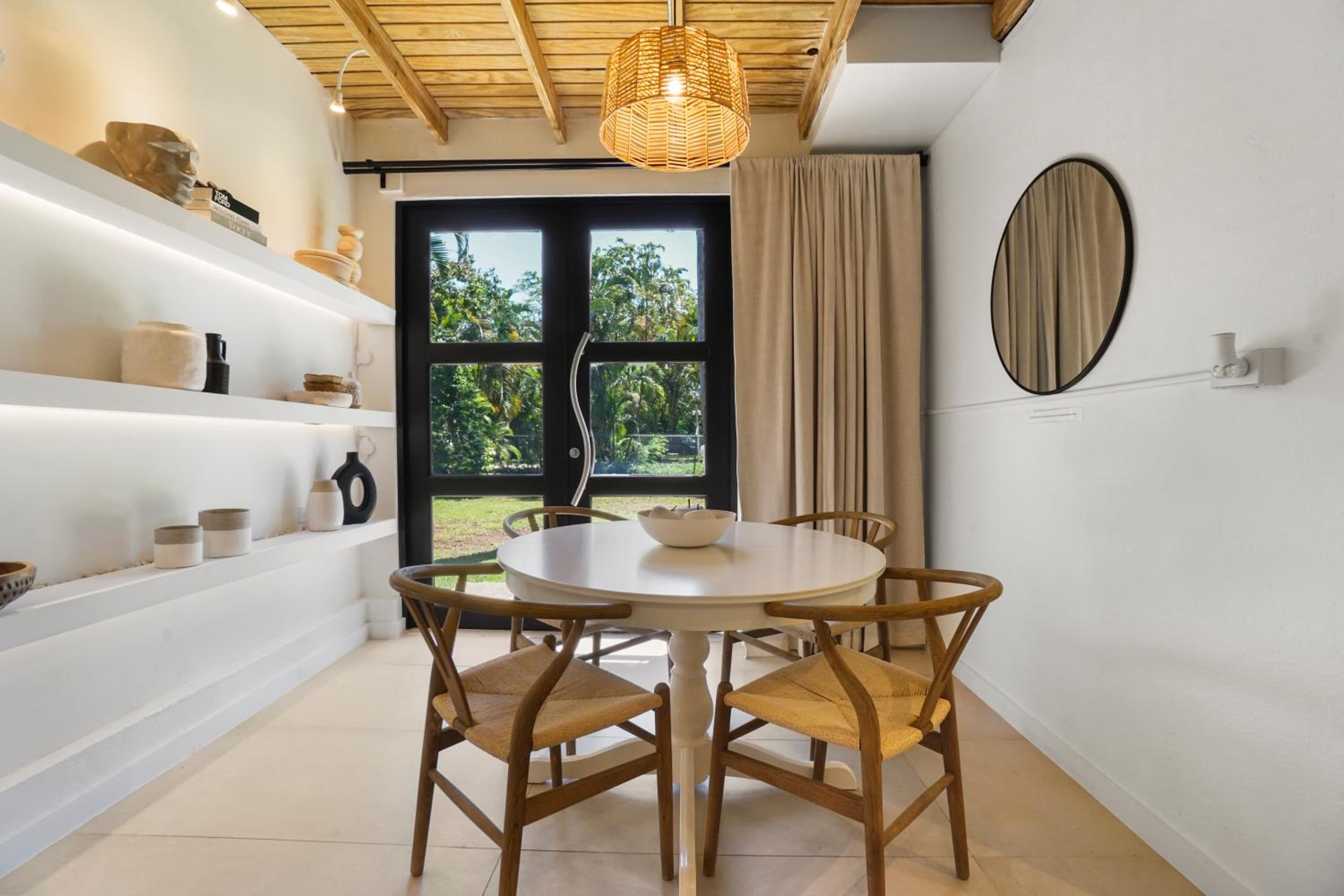 Boho Retreat Beach Pool Central AC Generator