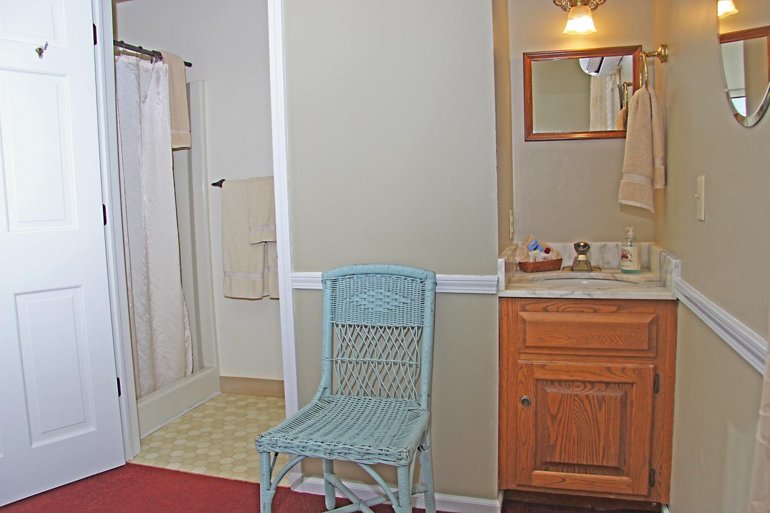 Eagle Harbor Inn