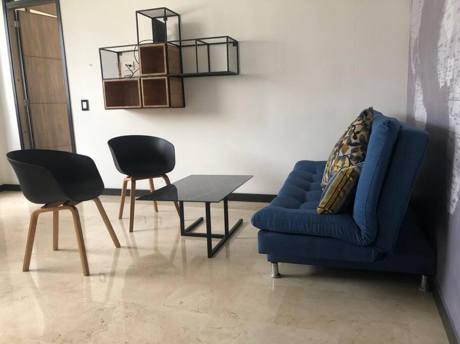 2004 El Poblado cute and cozy apartment