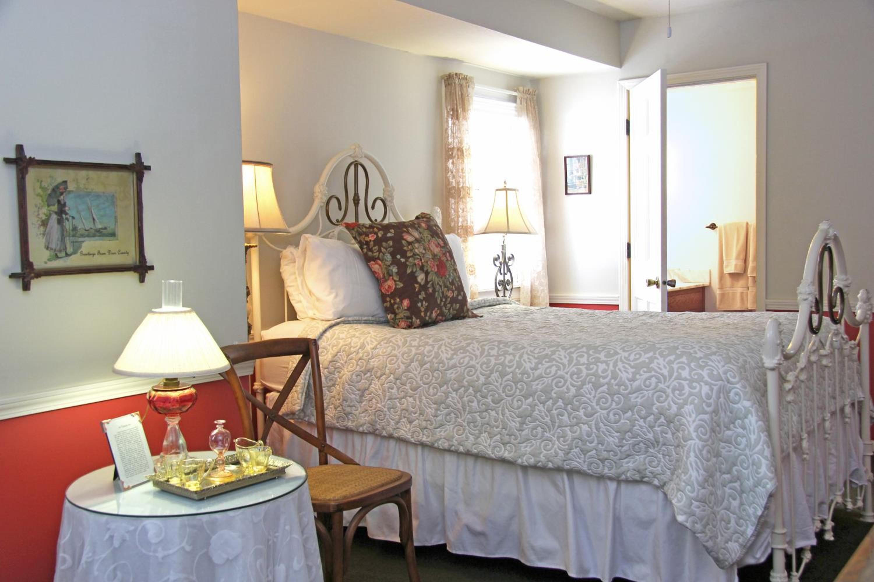 Eagle Harbor Inn