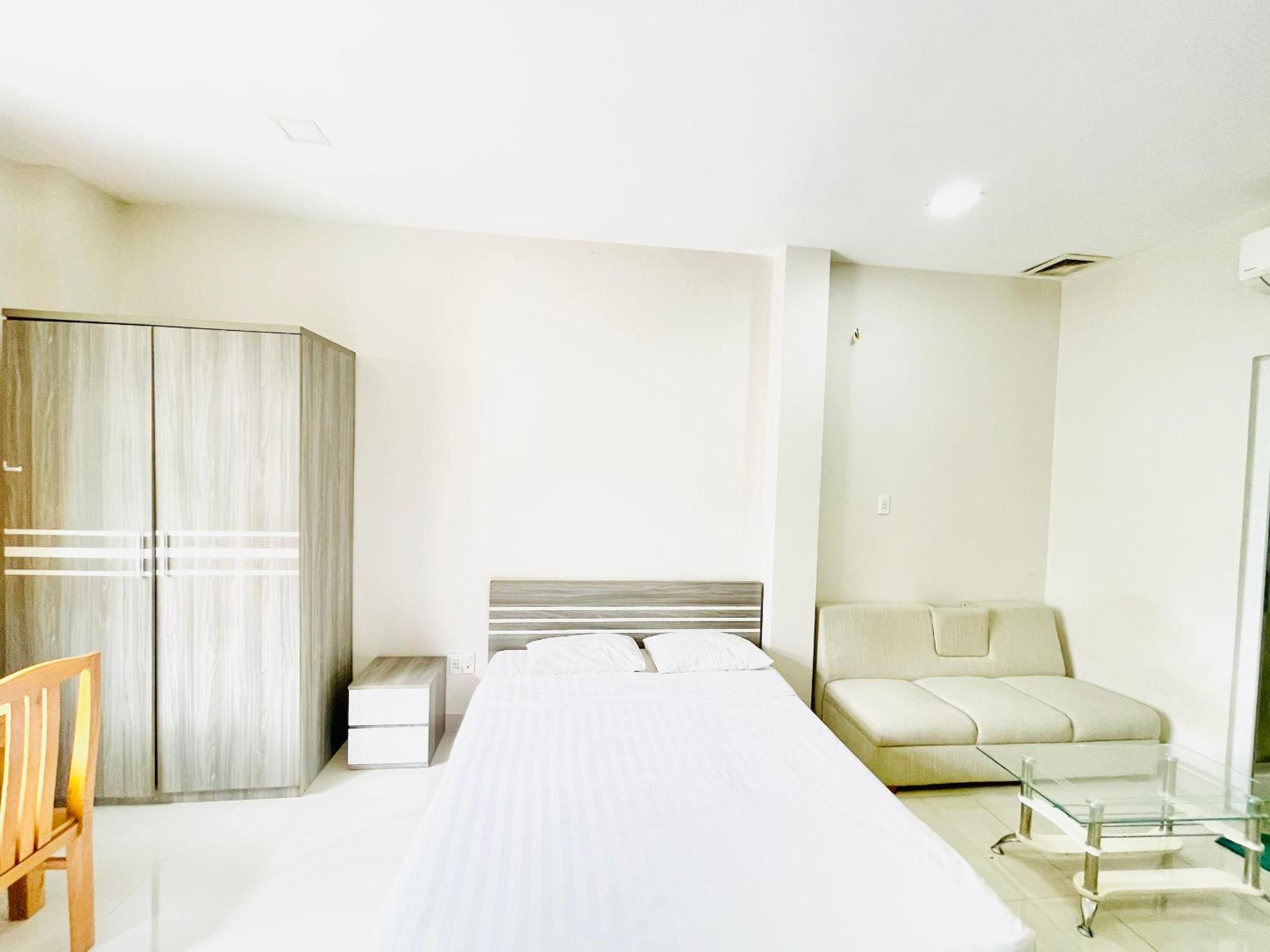 EMERALD APARTMENTS
