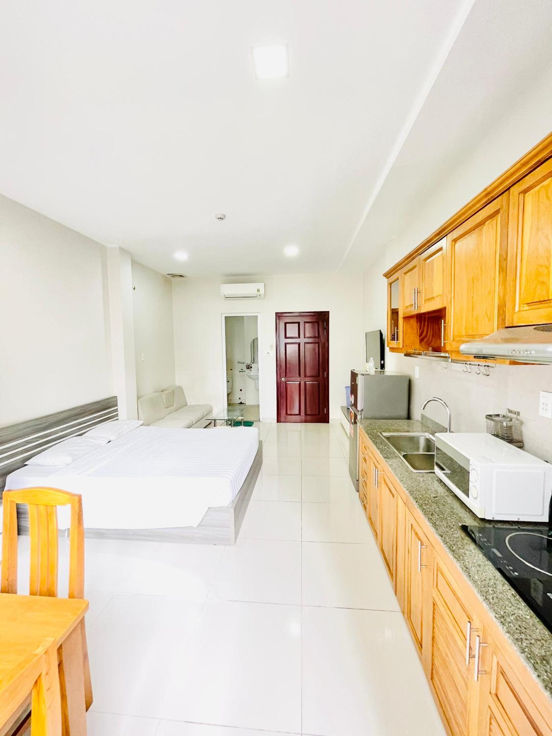 EMERALD APARTMENTS