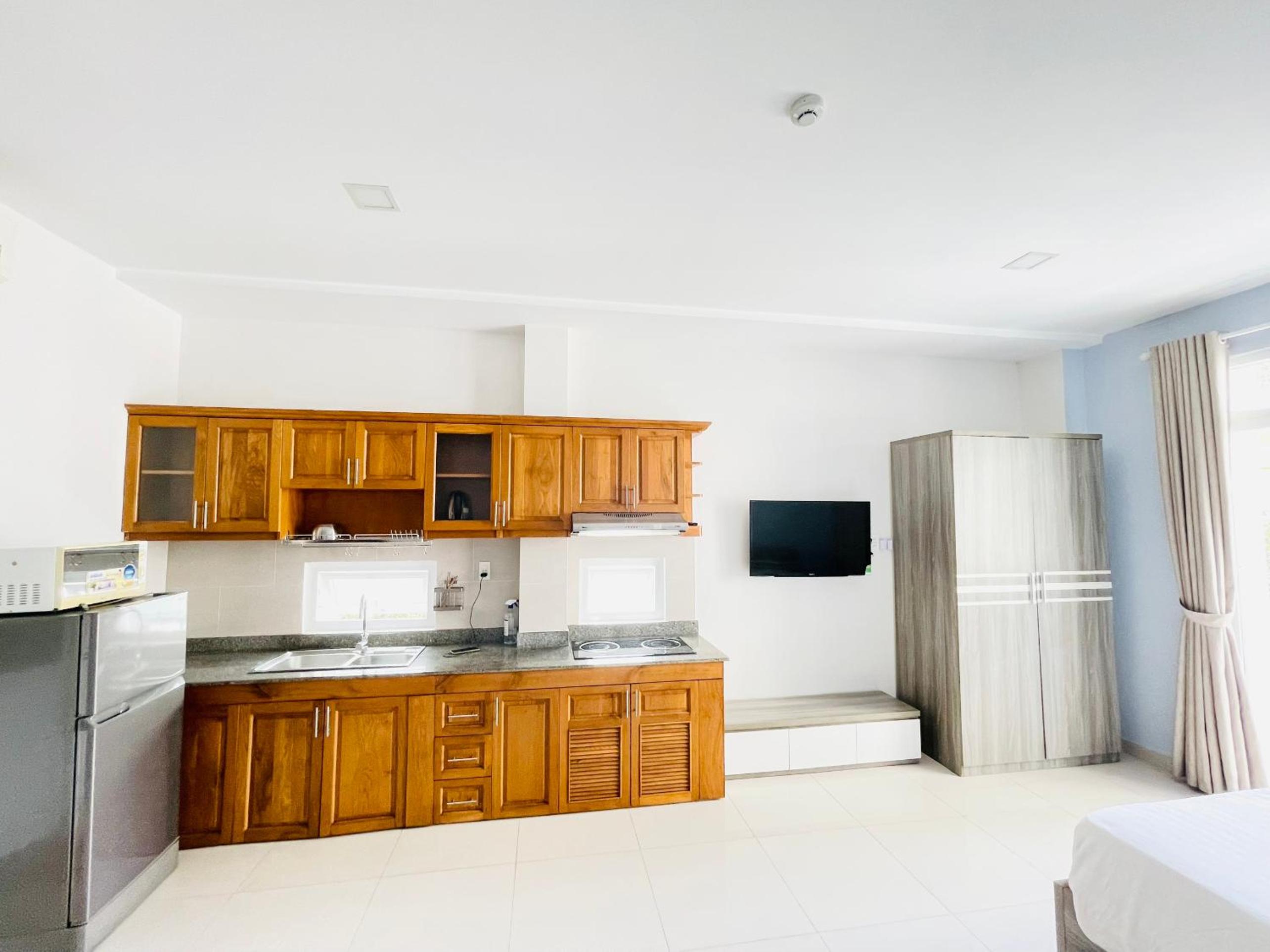 EMERALD APARTMENTS
