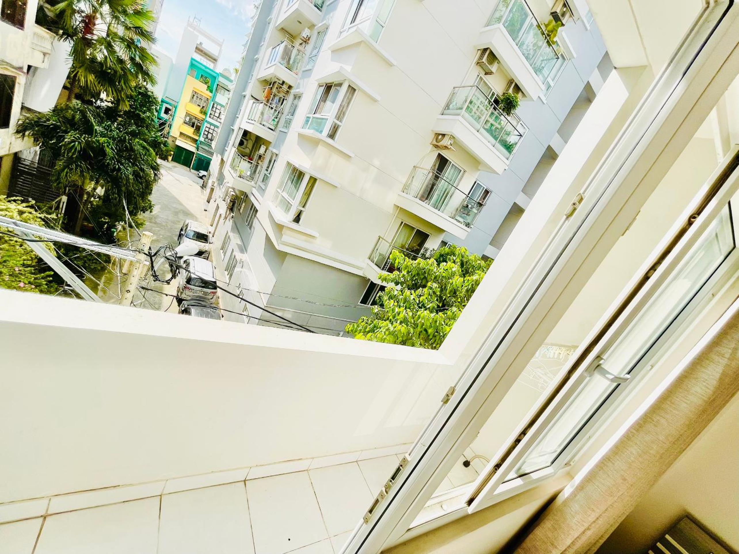EMERALD APARTMENTS