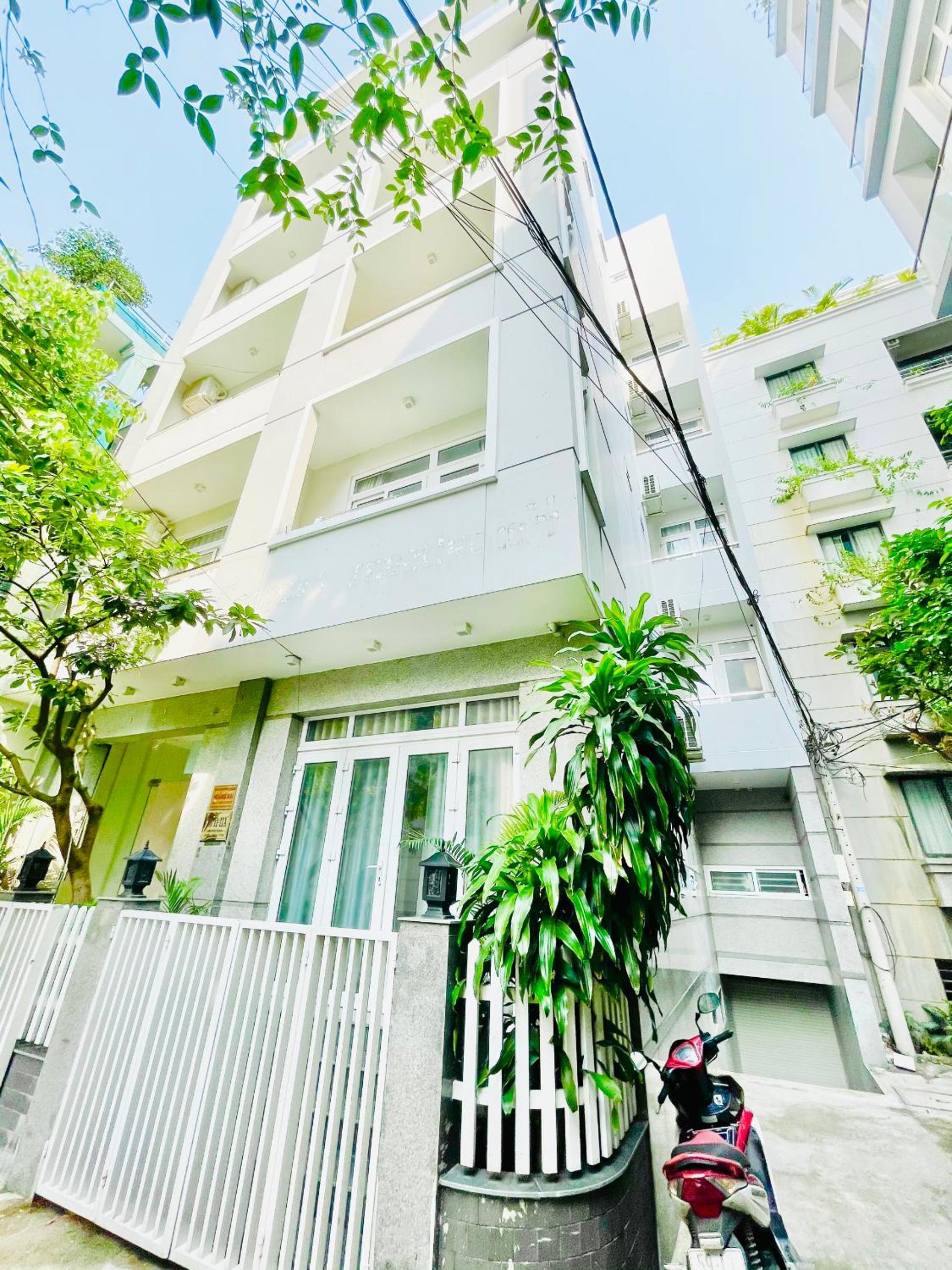 EMERALD APARTMENTS