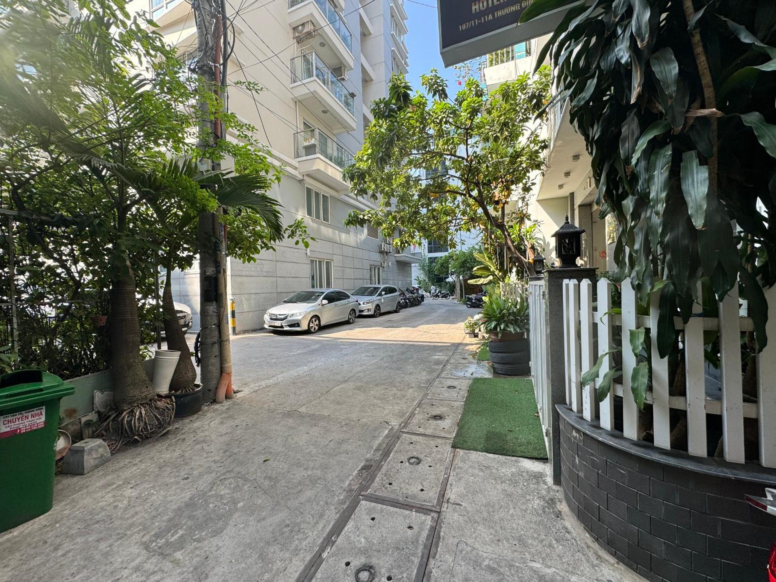 EMERALD APARTMENTS