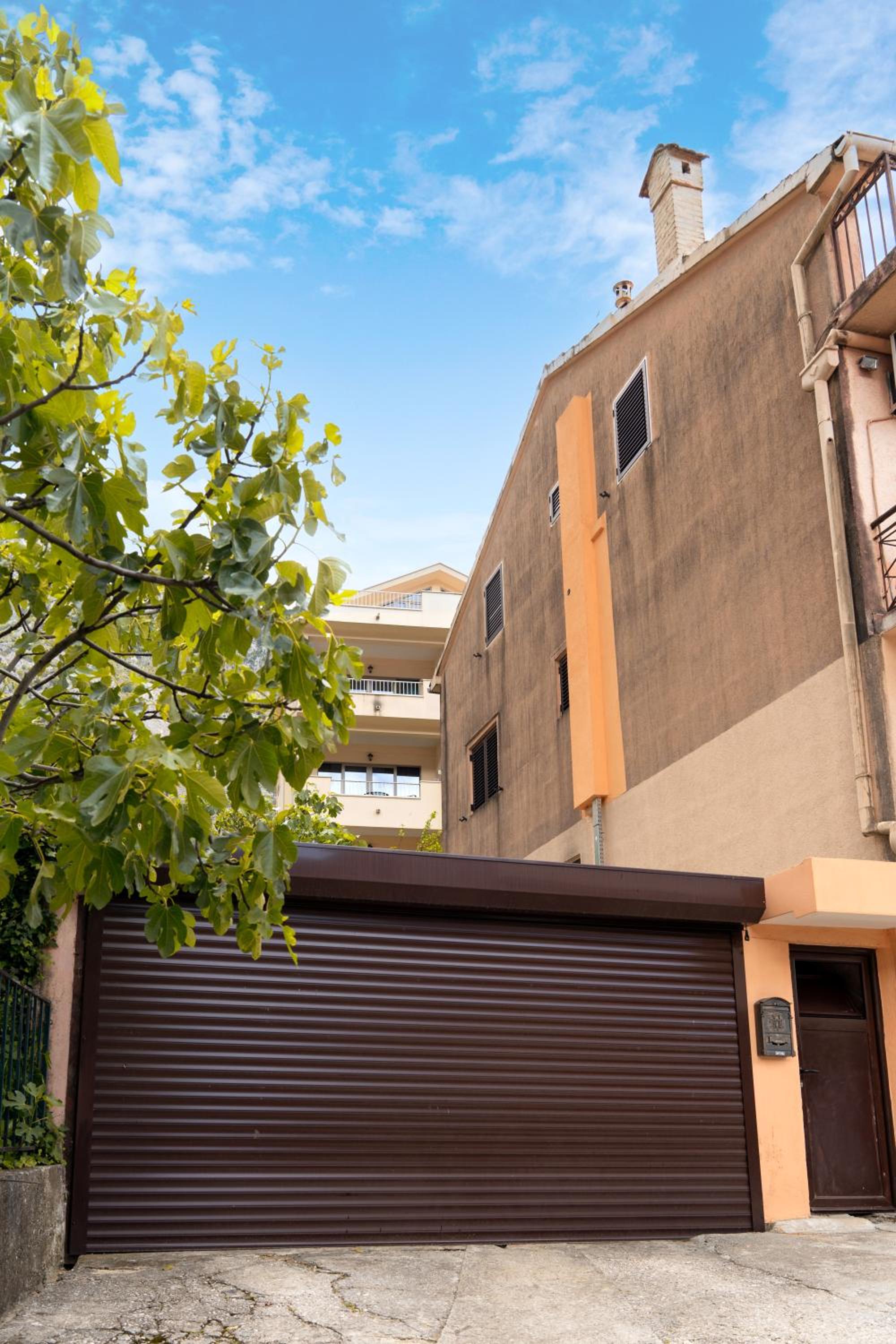Apartment Busola