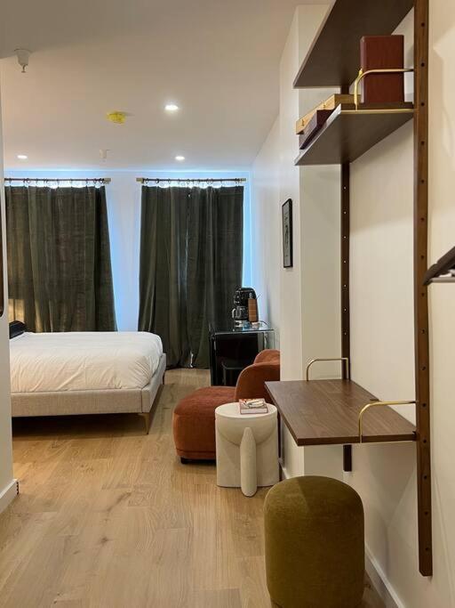 The Phenix, Historic DTWN Hotel, Market Square View, King Bed, Room # 400 view 3
