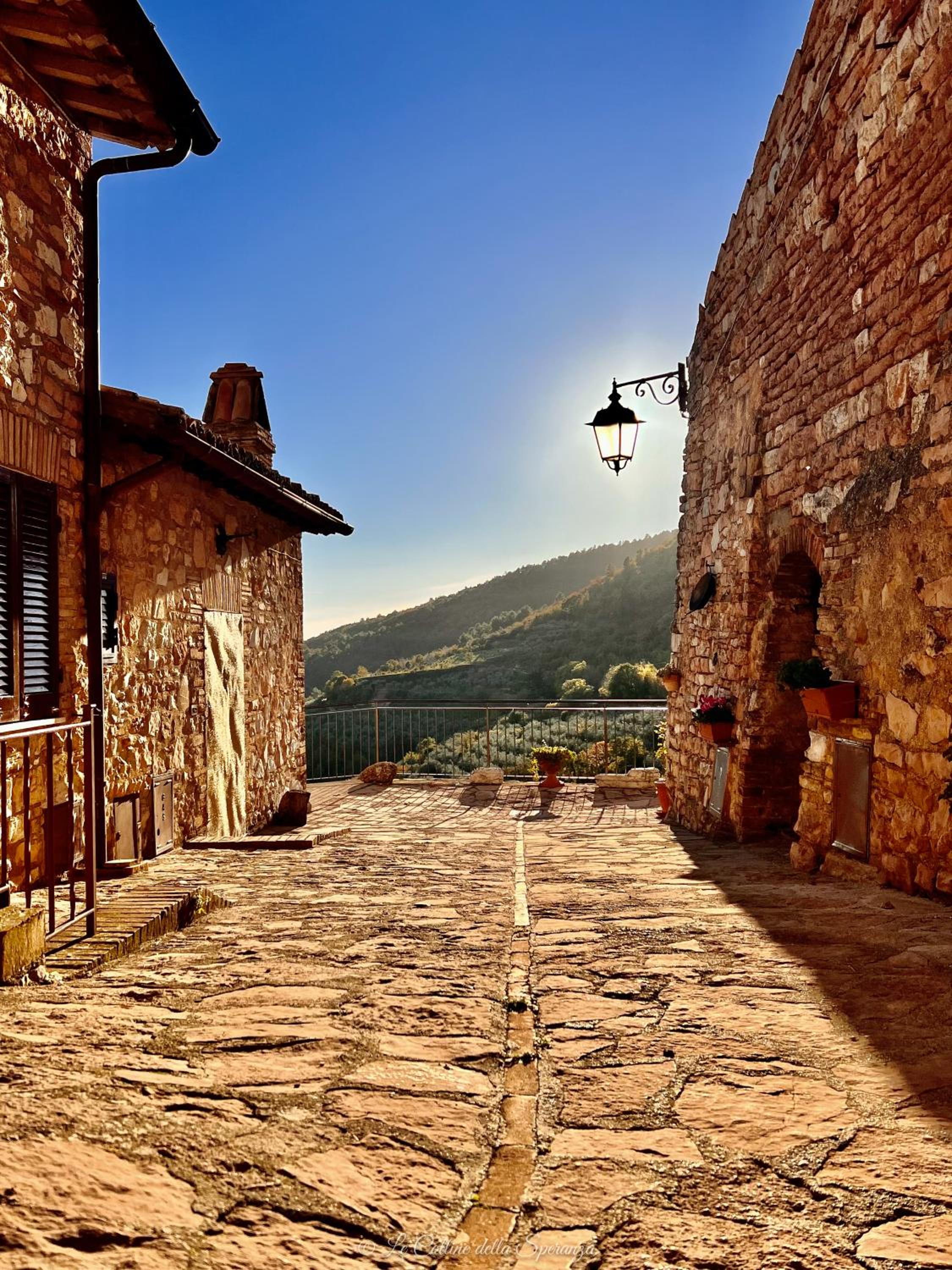 A Passo Lento nel Castello di Collepino - Spello