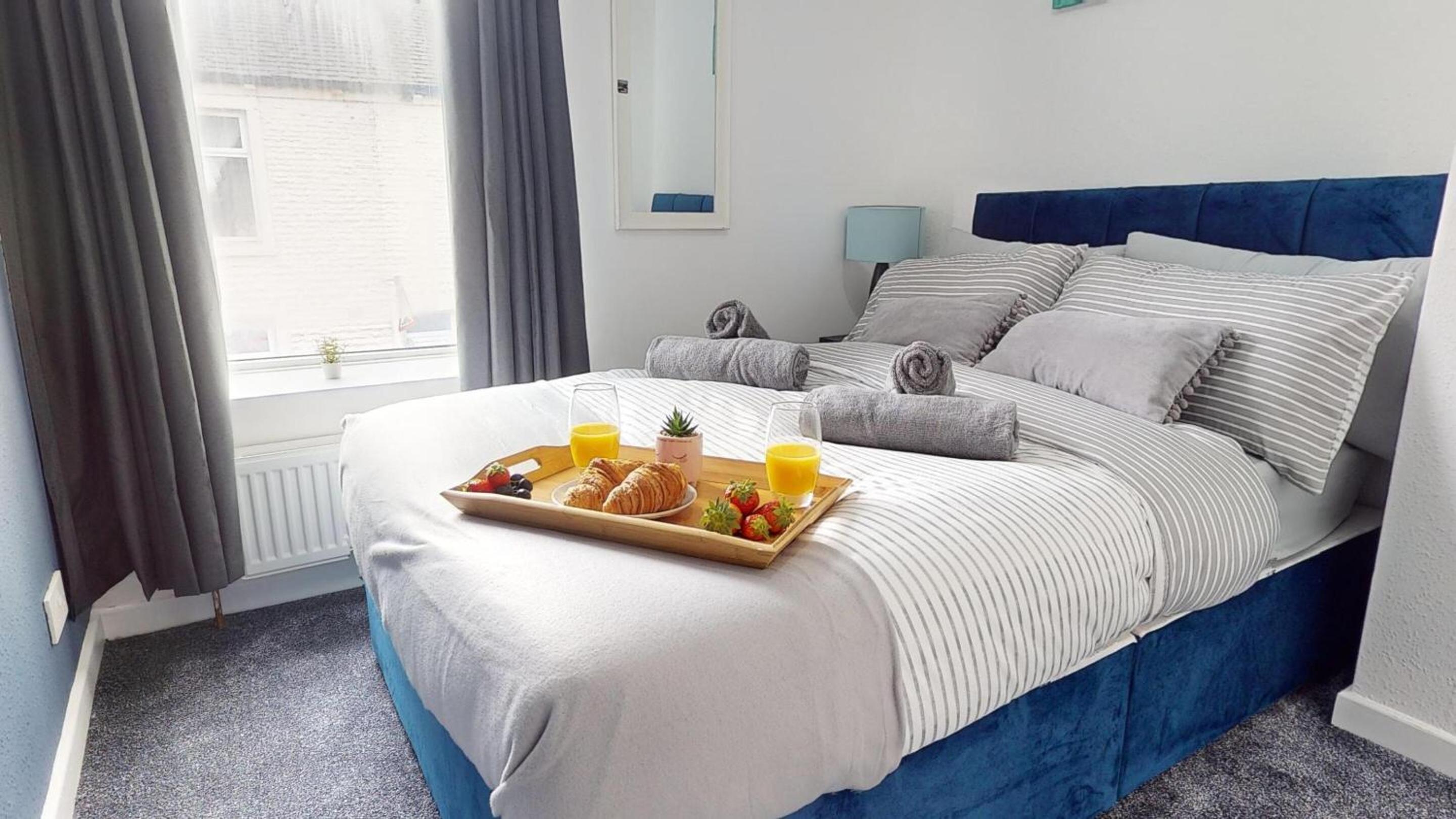Modernised 3-bedroom Blackburn townhouse sleeps 6 view 2