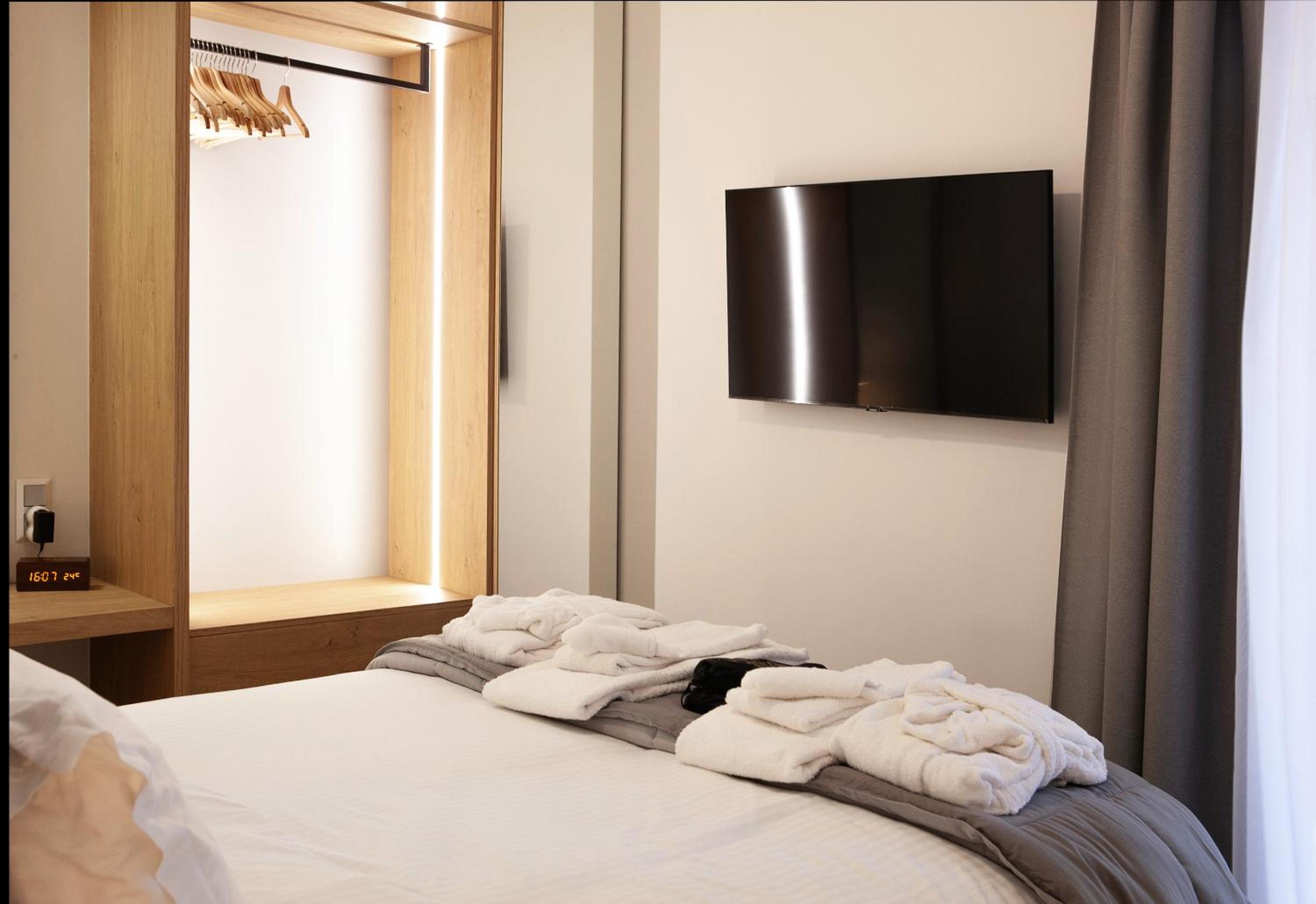 Aelia Luxury Properties - Executive Apartment photo 3