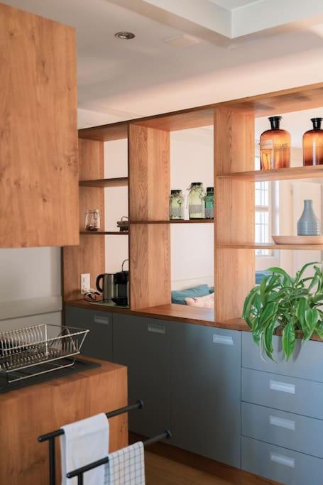 Seesicht und charmante Wohnung bei Hanni und Ueli