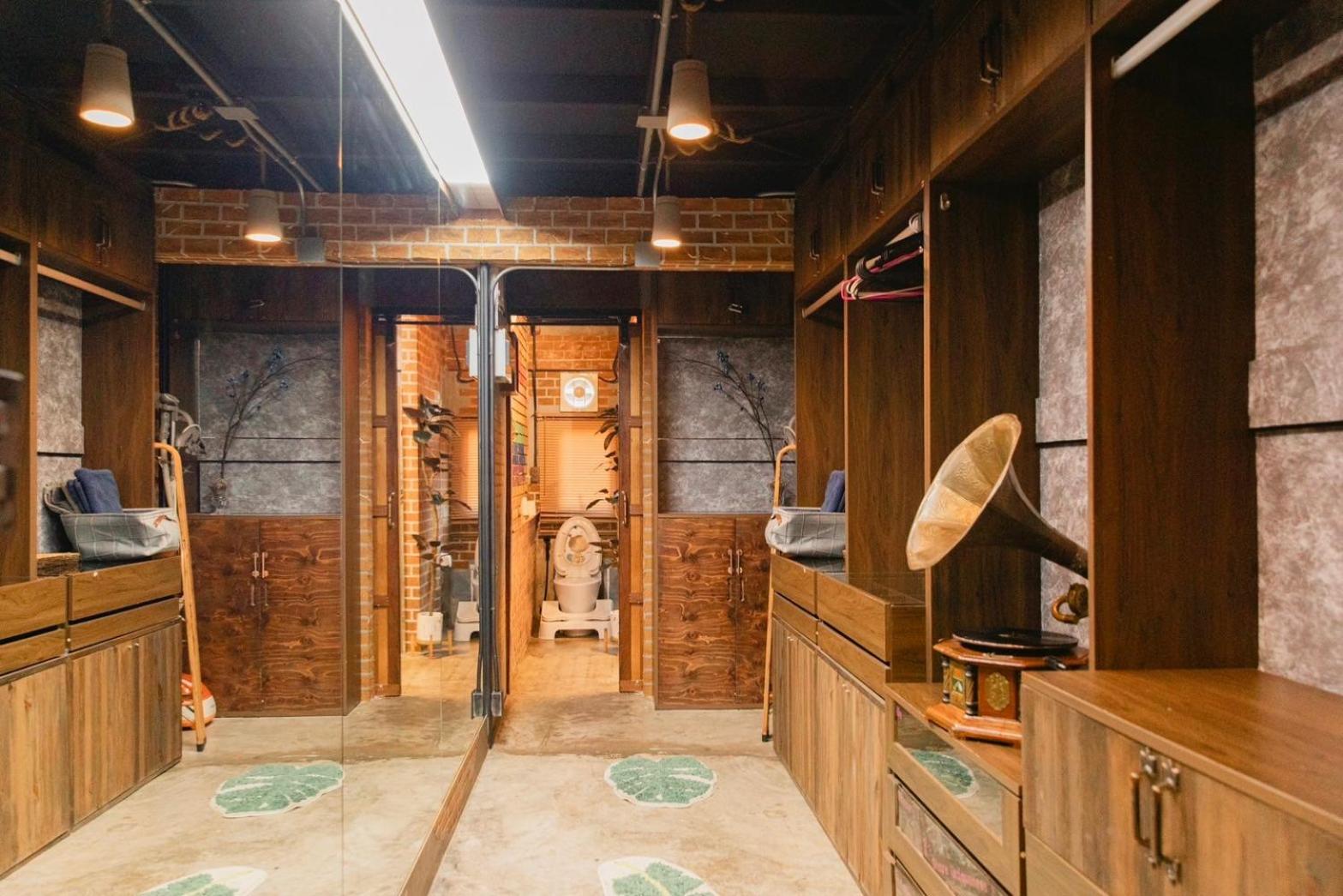 New York Loft & Japanese Magic by V4SKIN