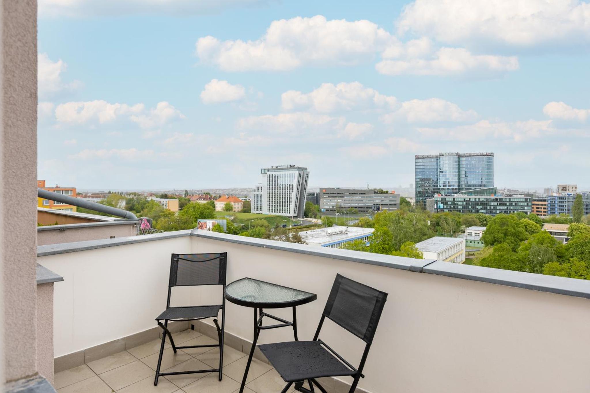 Apartment near the subway with a terrace