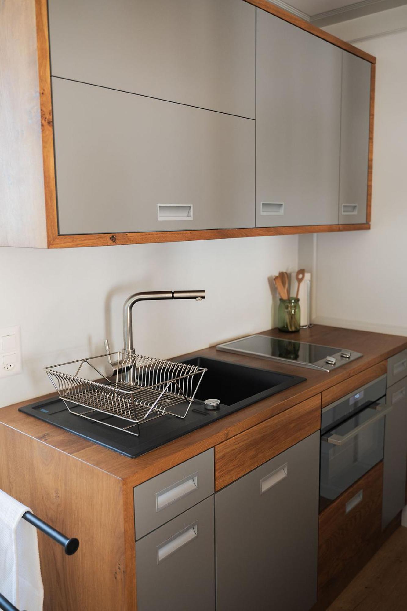 Seesicht und charmante Wohnung bei Hanni und Ueli