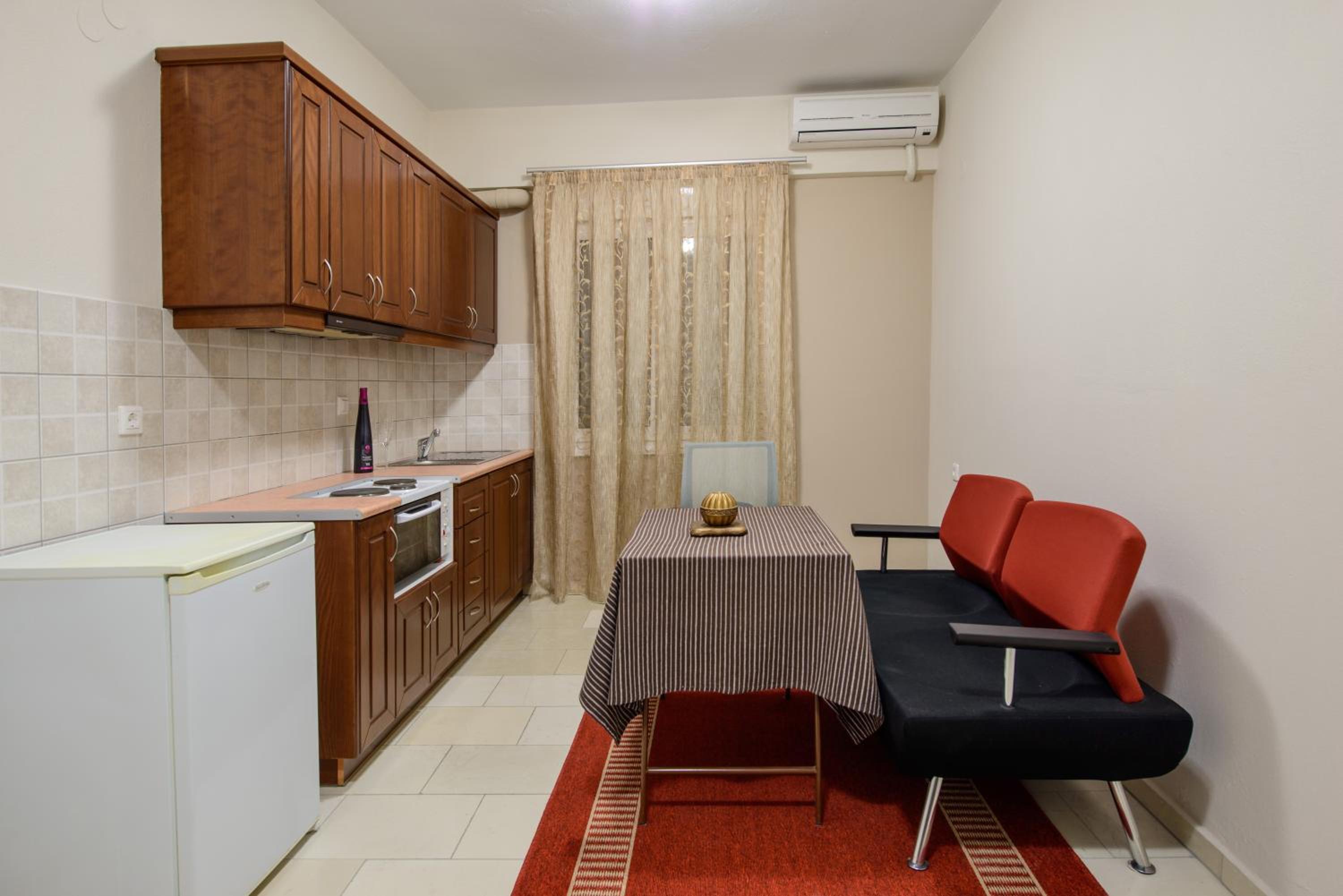 O FOTIS , Restaurant , Studios & Apartments view 3