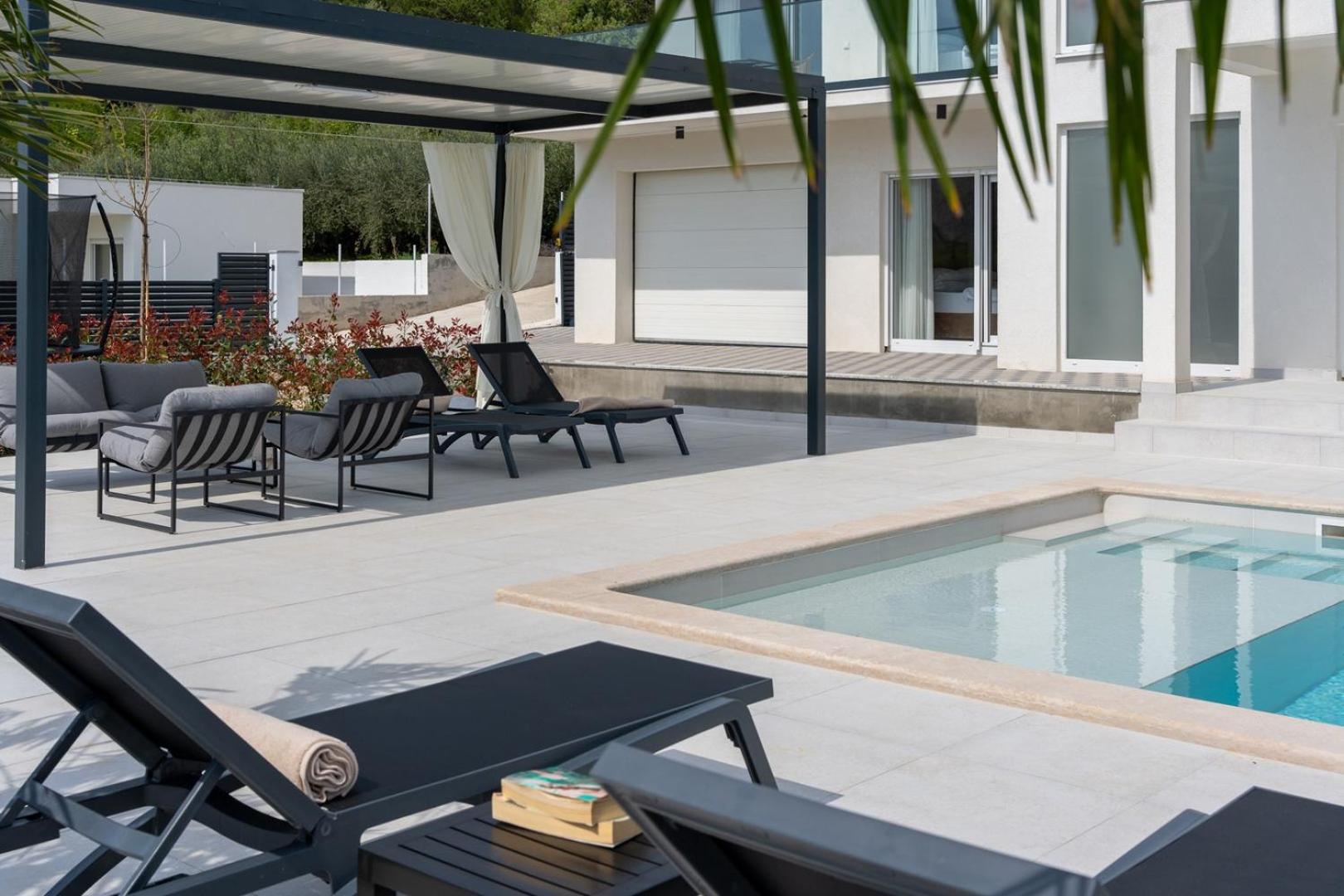 Villa Carmen with 5 en-suite bedrooms, 48 sqm pool, 8km from sea view 4