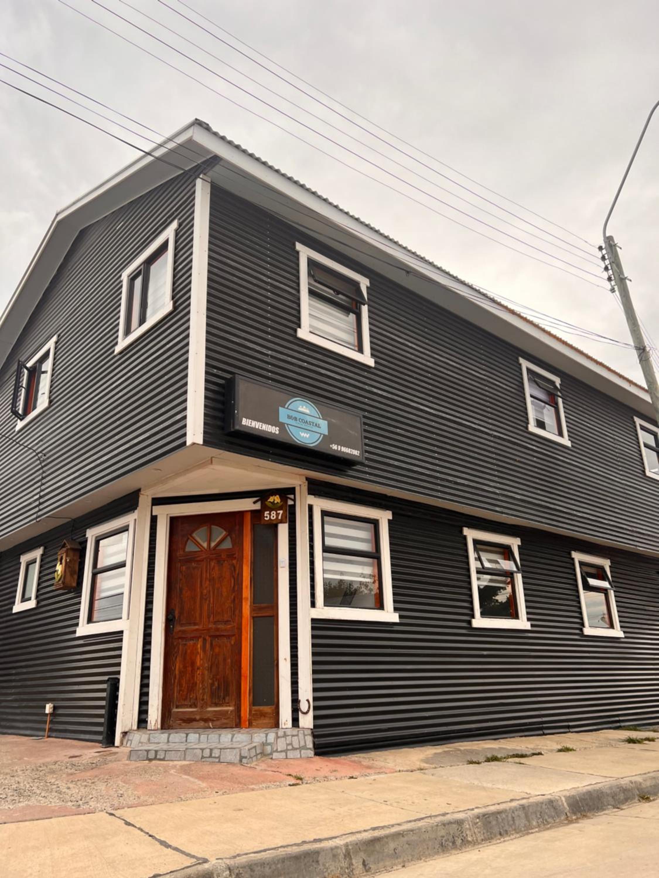 Hotel Hostal B&B Coastal Natales - Image 1
