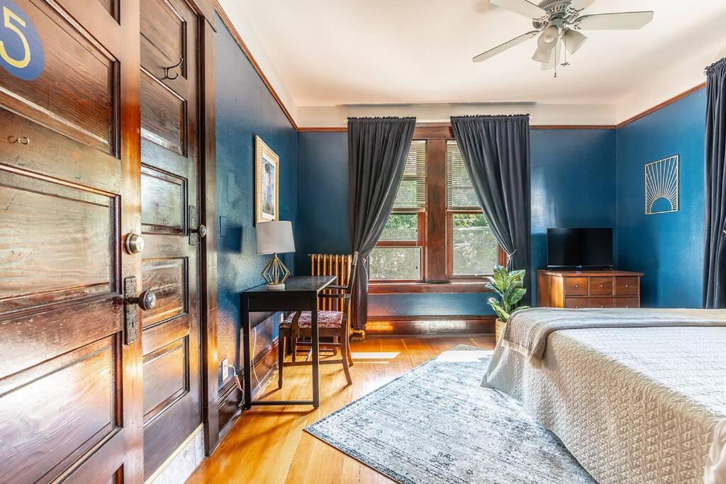 Charming Room in Historic BnB with Parking - Rm 5 3
