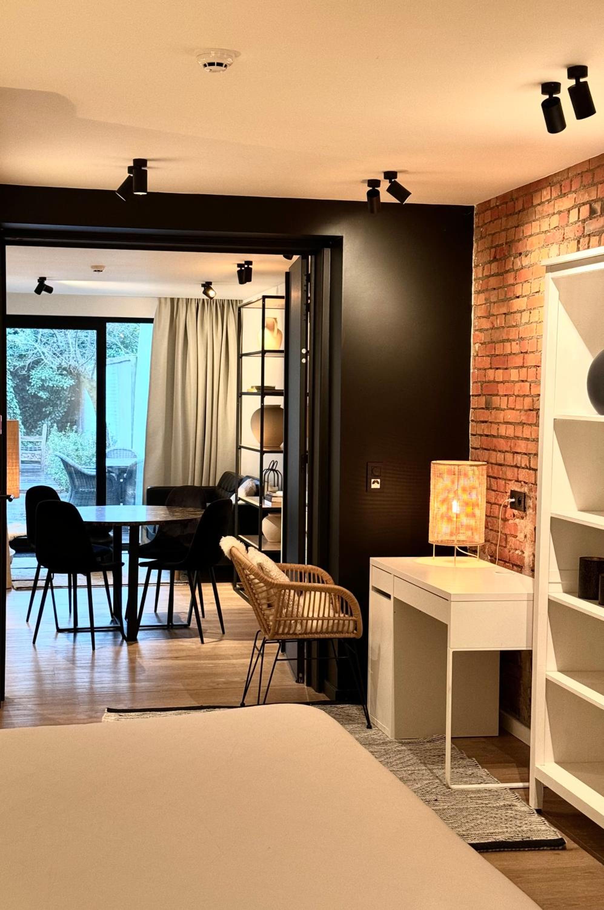Luxury Apartment with Cosy Garden!
