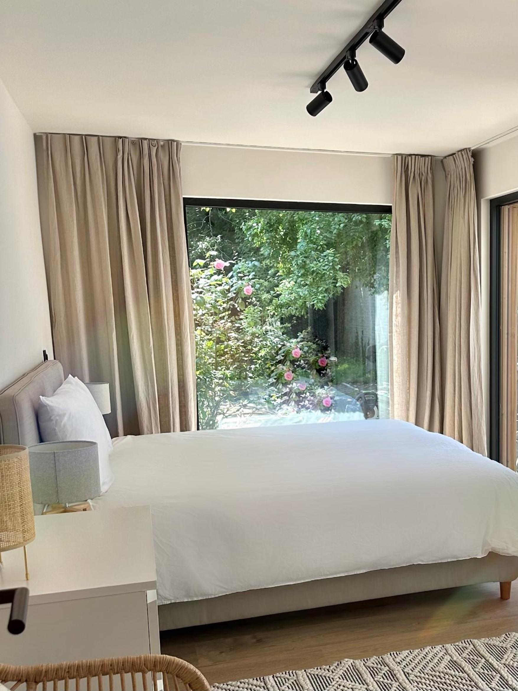 Luxury Apartment with Cosy Garden!