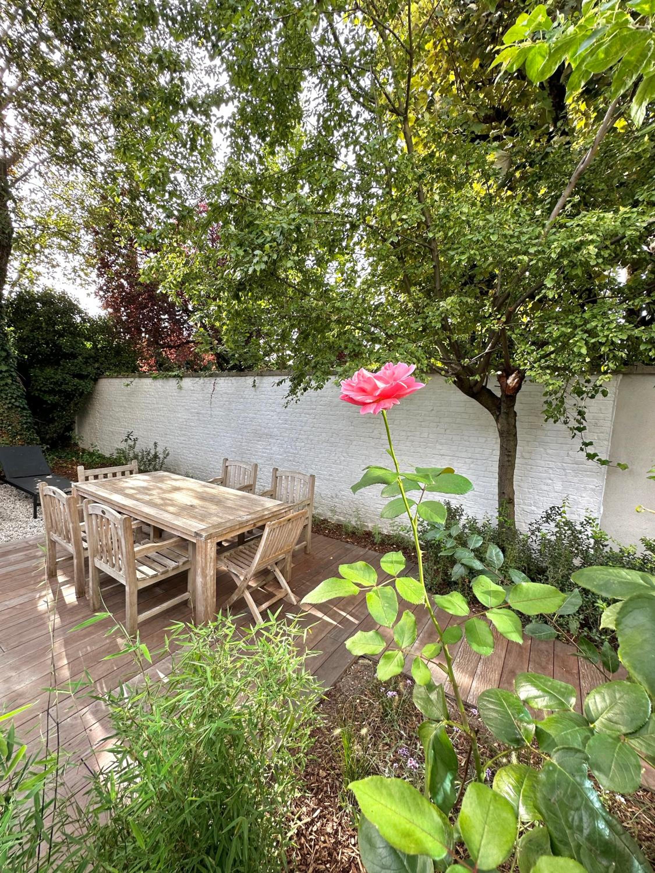 Luxury Apartment with Cosy Garden!