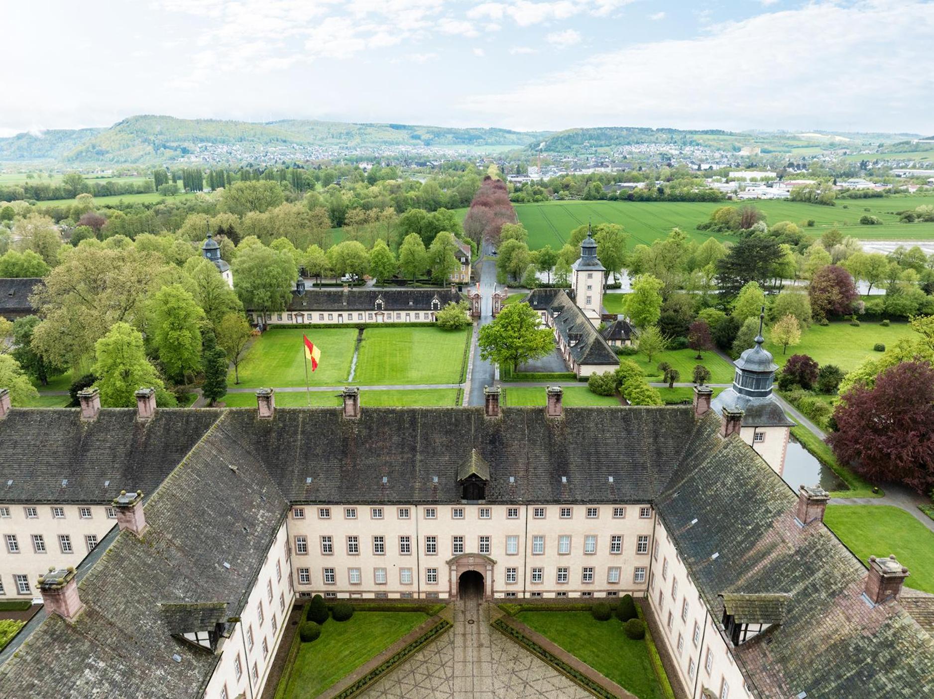 Luxus wohnen im Schloss Corvey für 1-6 Gäste im UNESCO Weltkulturerbe Höxter Weserbergland free W-Lan Parken Netflix für Familien Paare und Geschäftsreisen