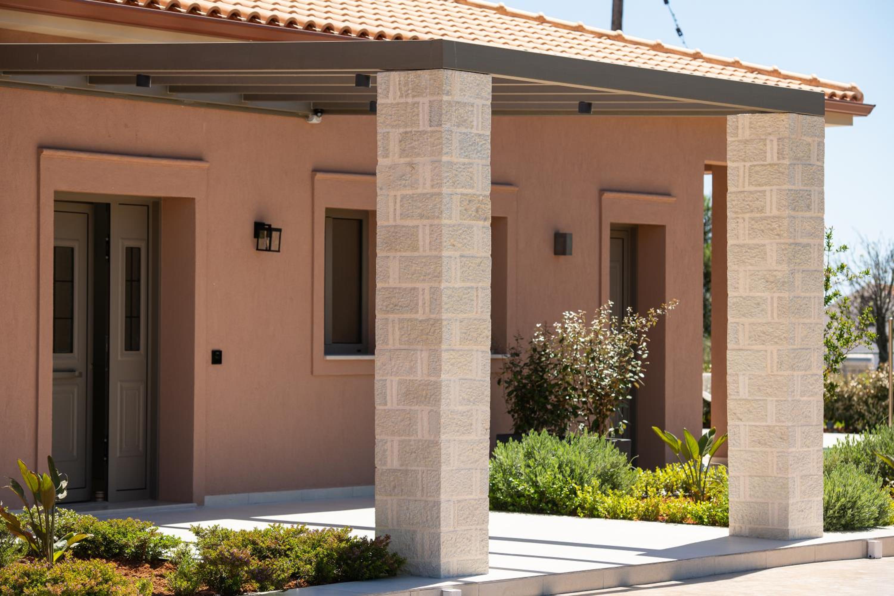 Hotel Reveli Suites - Image 1