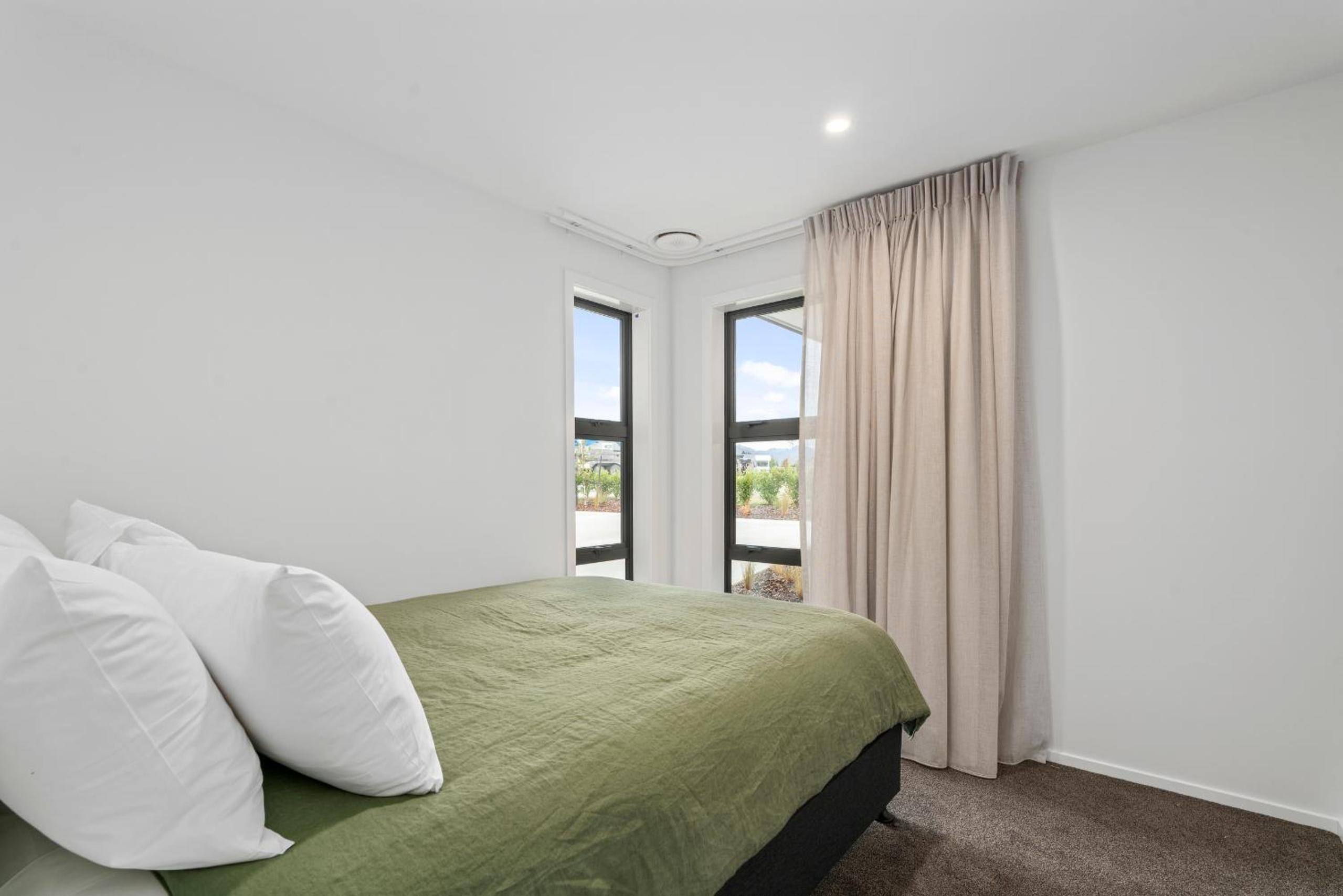 Scenic Riverslea - Wanaka Holiday Home view 4