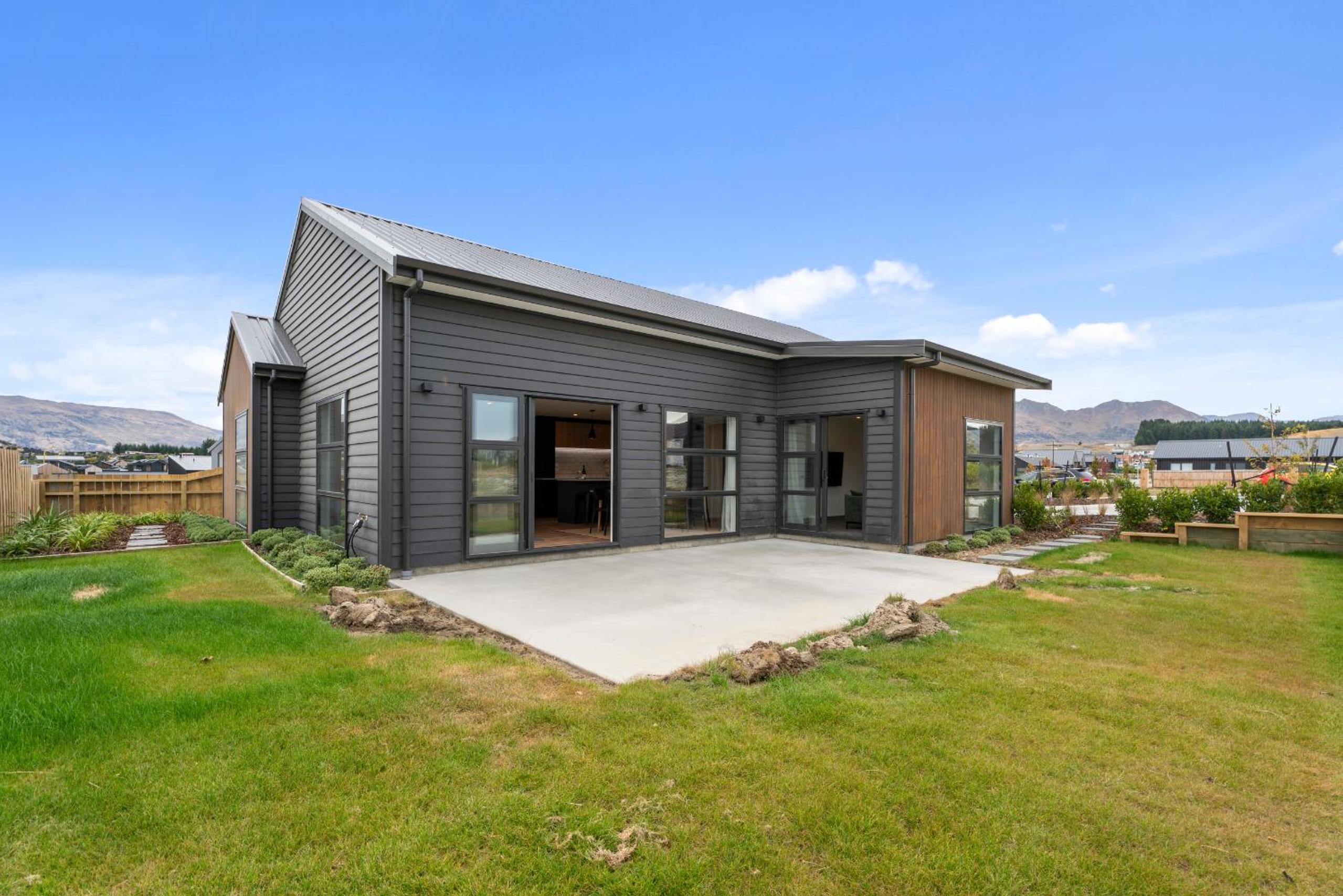 Scenic Riverslea - Wanaka Holiday Home view 3