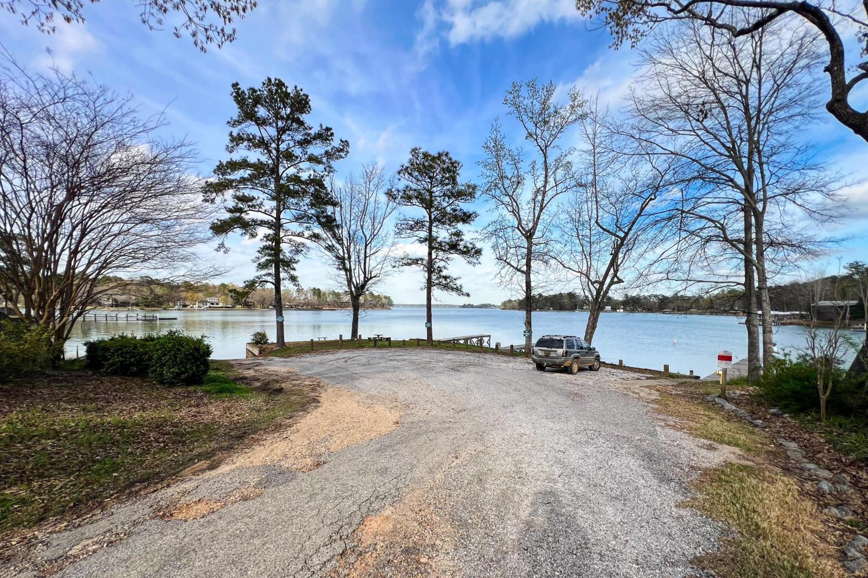 Dogs Welcome! Big Oak Hideaway Near Lake Martin