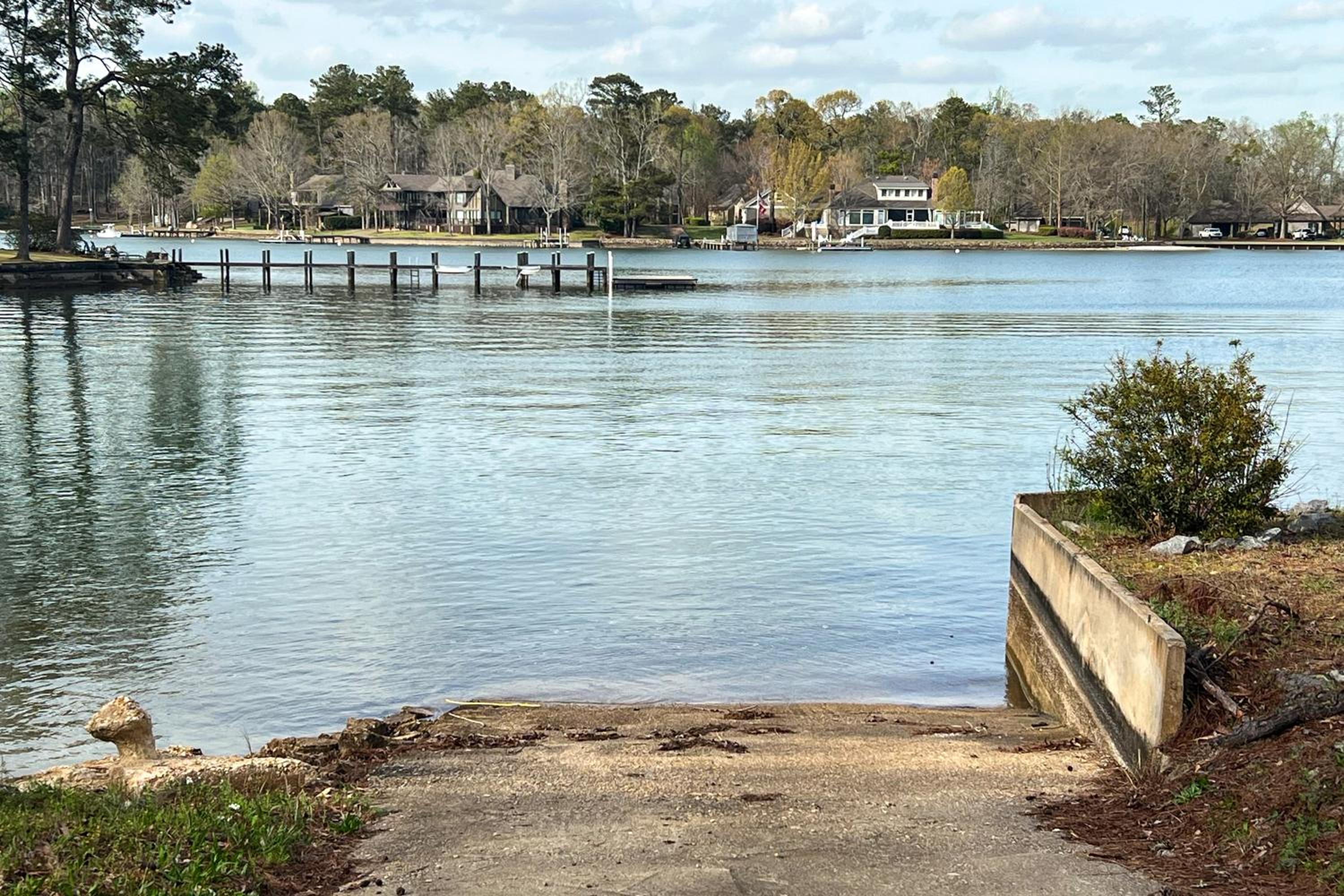 Dogs Welcome! Big Oak Hideaway Near Lake Martin