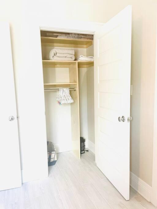 Delightful Cottage - 30 Secs Walk to the Beach