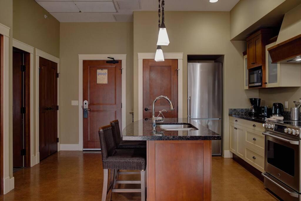 Mountain View (Top Floor) Condo