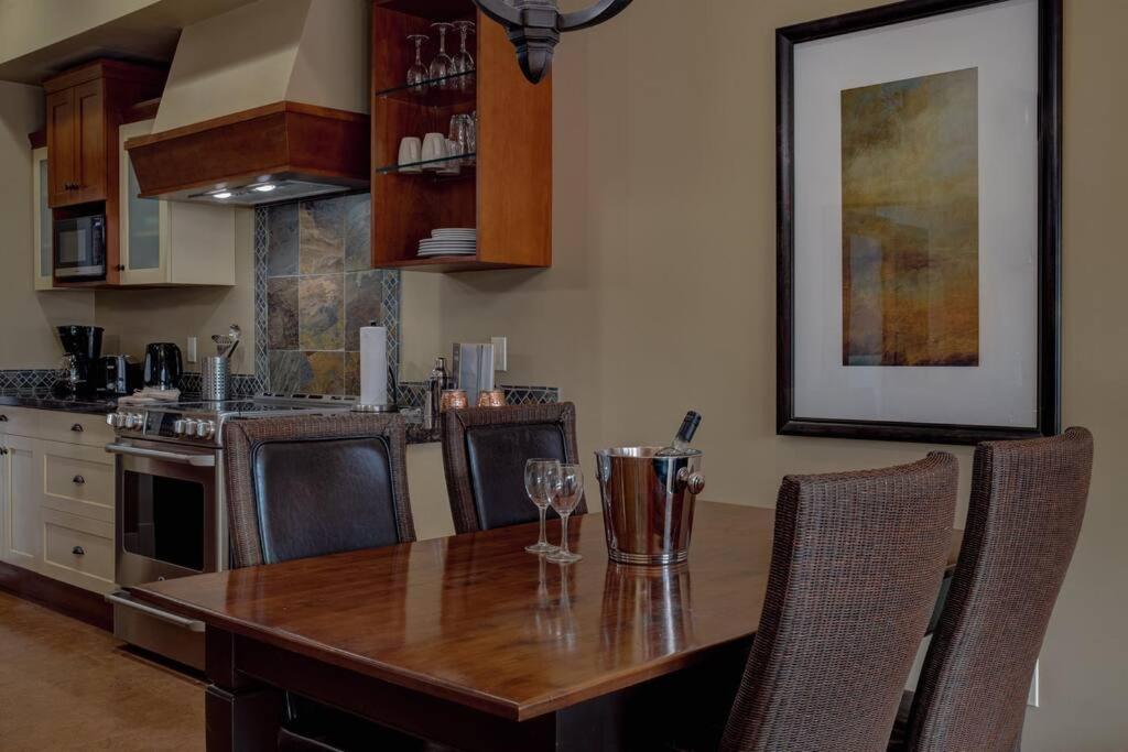 Mountain View (Top Floor) Condo