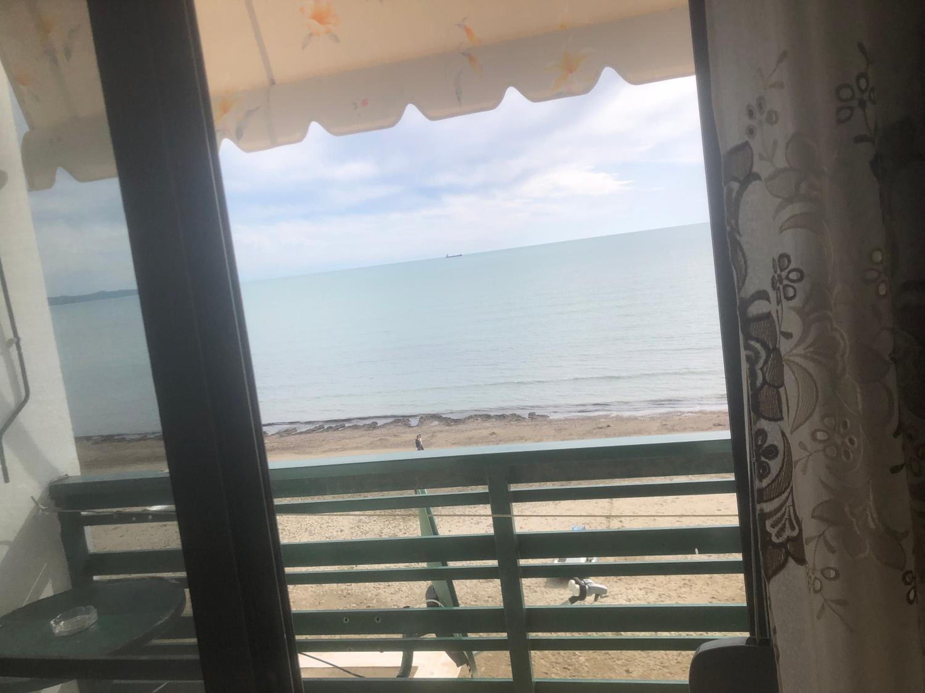 Eyes on sea