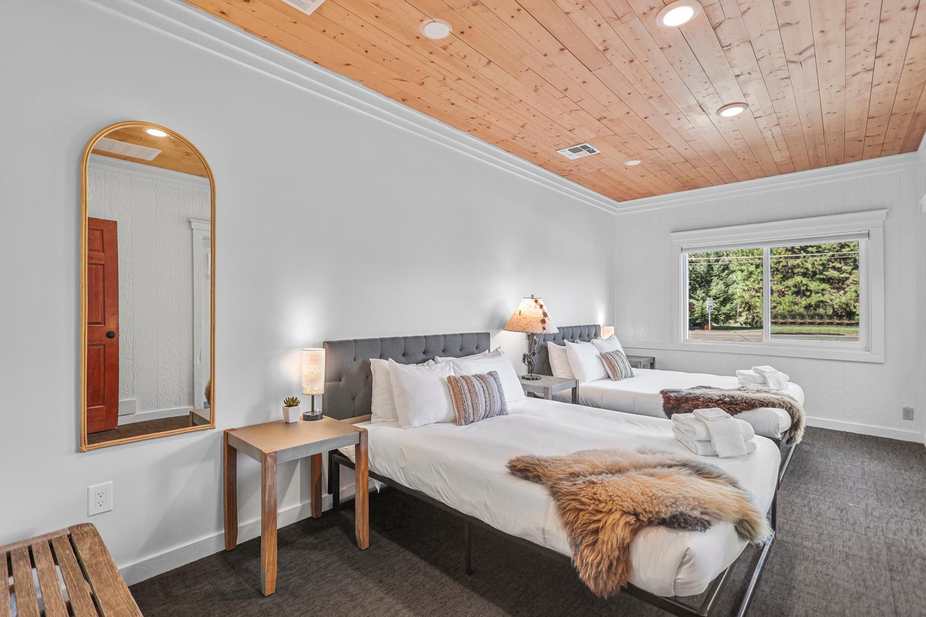 Shasta View Lodge