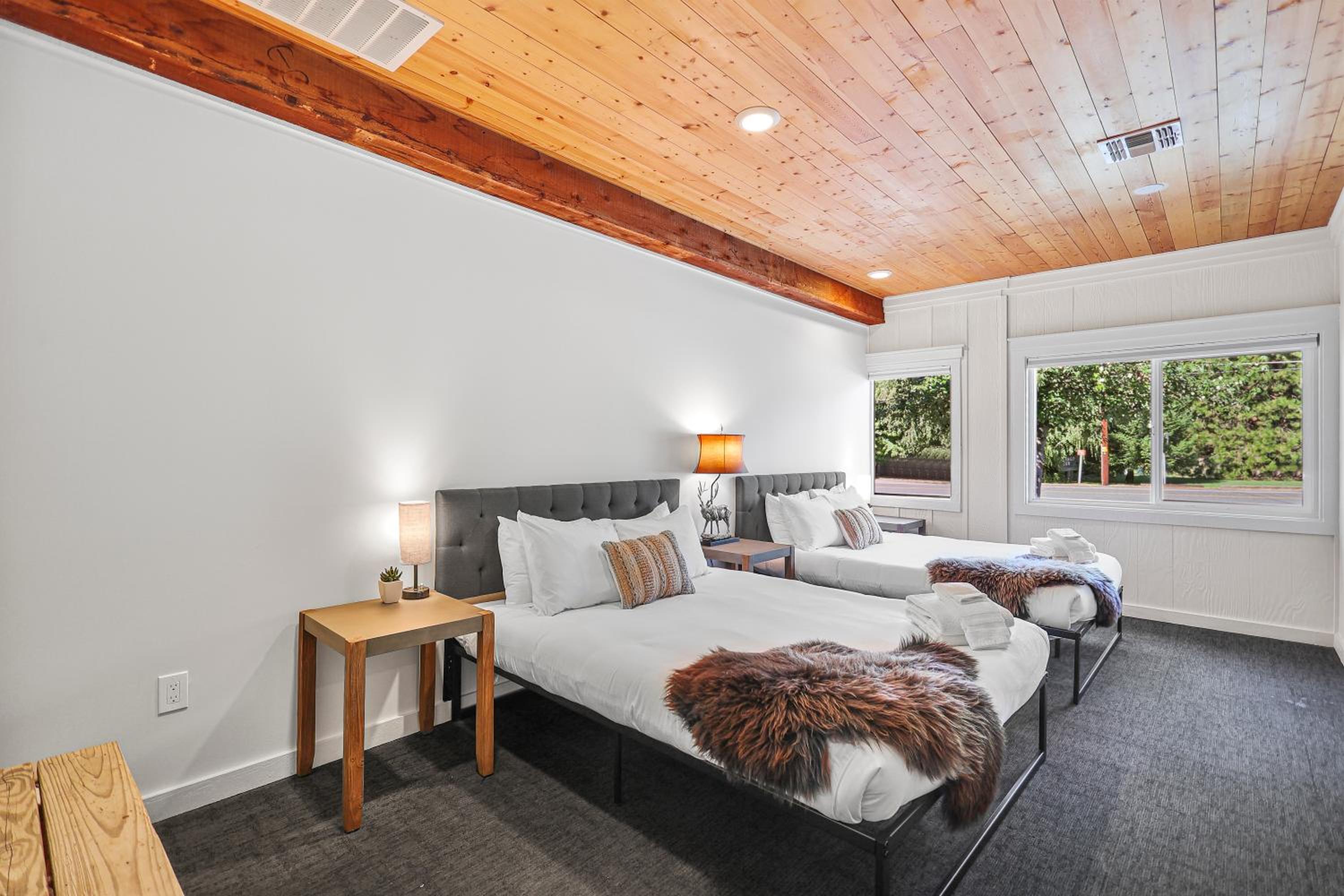 Shasta View Lodge
