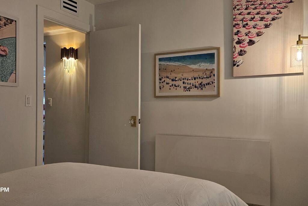 Walk to OLD TOWN 3 FULL Bathrooms 4 Bedrooms 5 actual Beds view 5