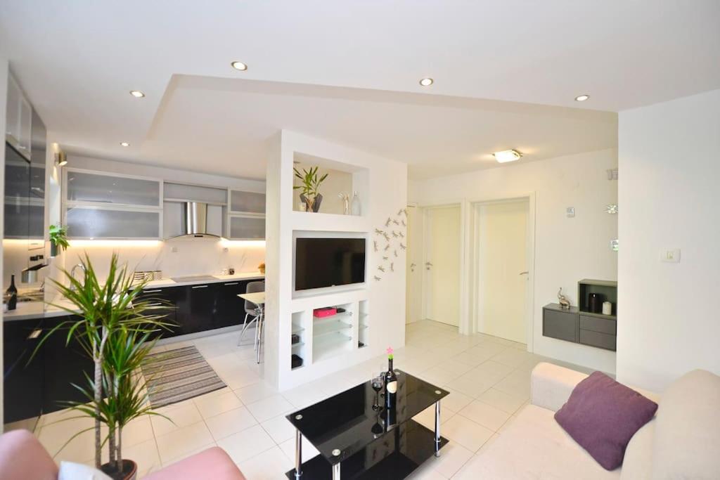 Majestic Suite,800m to Old town&minutes to seaside view 2