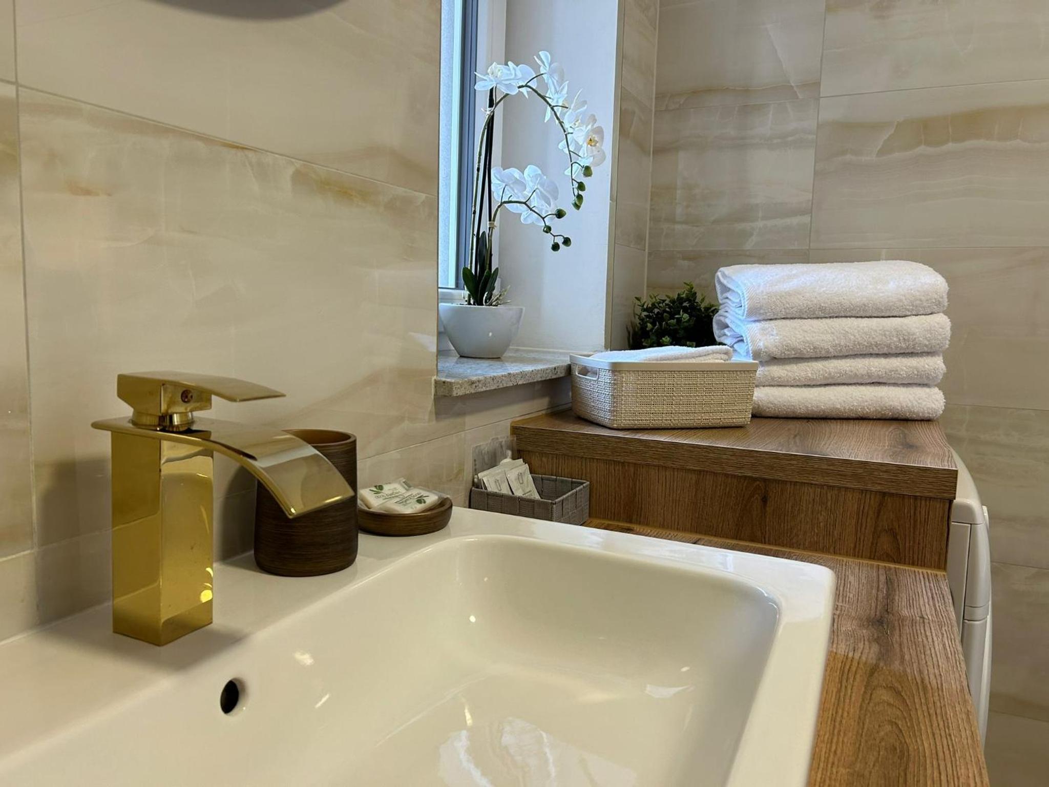 LEO Apartment FREE PARKING - President Palace