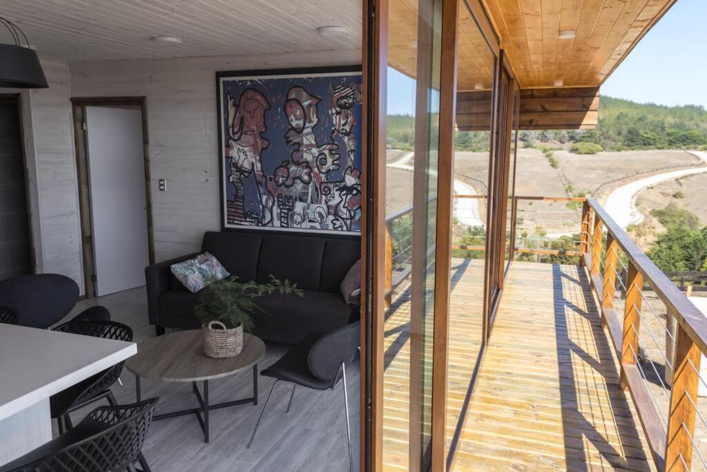 Moderna y luminosa casa con hermosa vista al mar