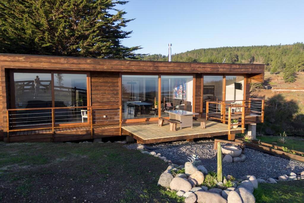 Moderna y luminosa casa con hermosa vista al mar