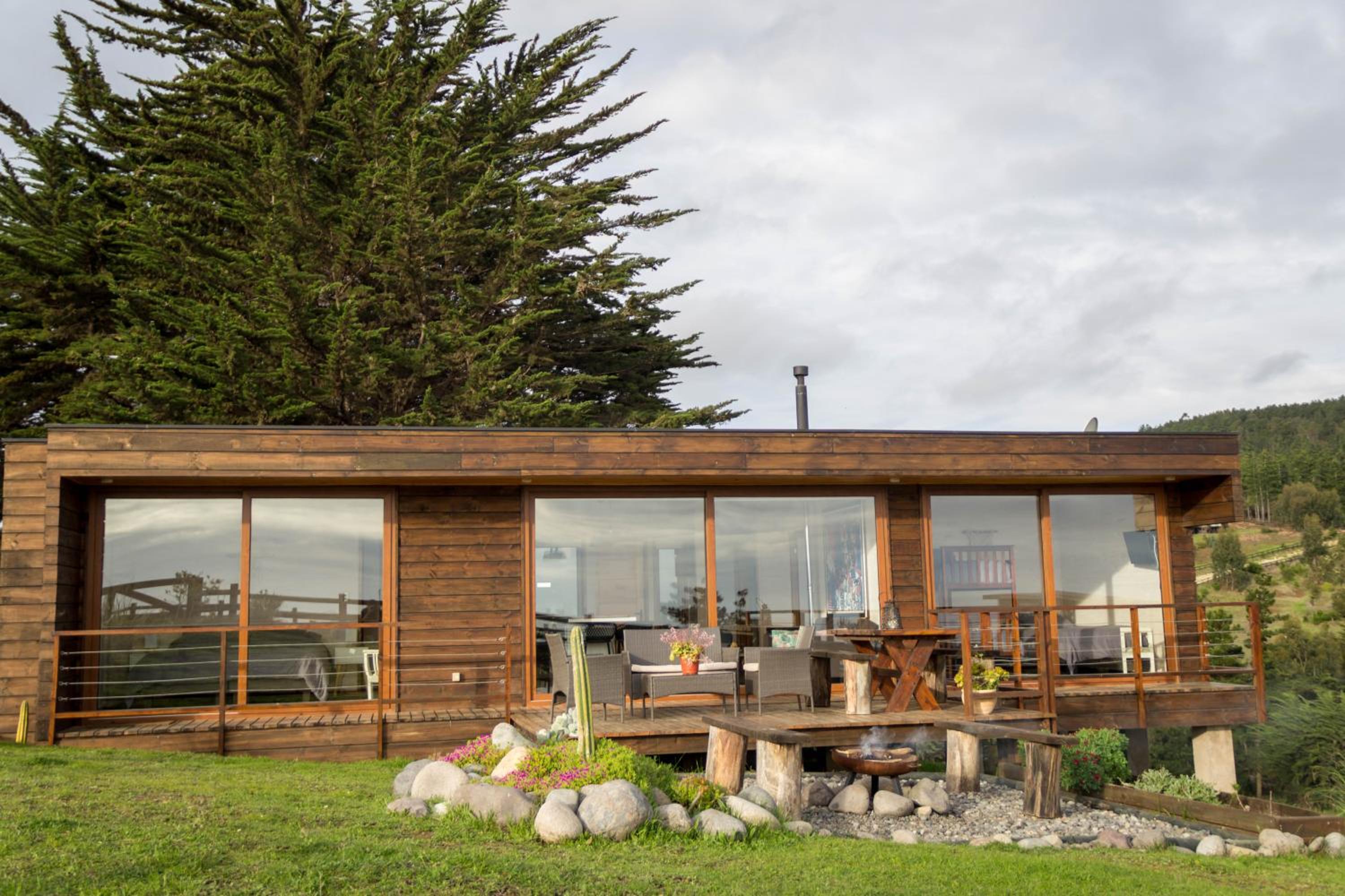 Moderna y luminosa casa con hermosa vista al mar
