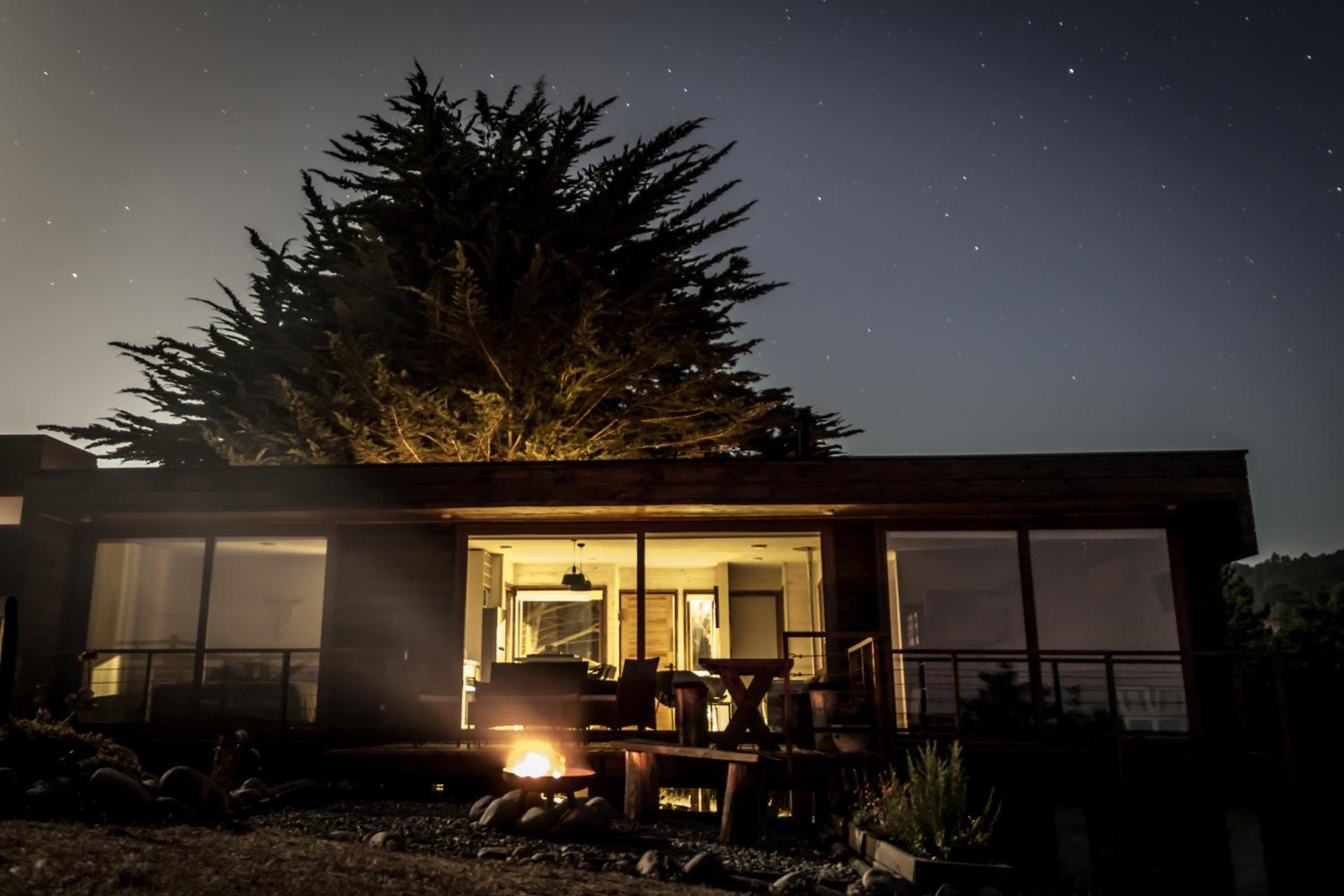 Moderna y luminosa casa con hermosa vista al mar